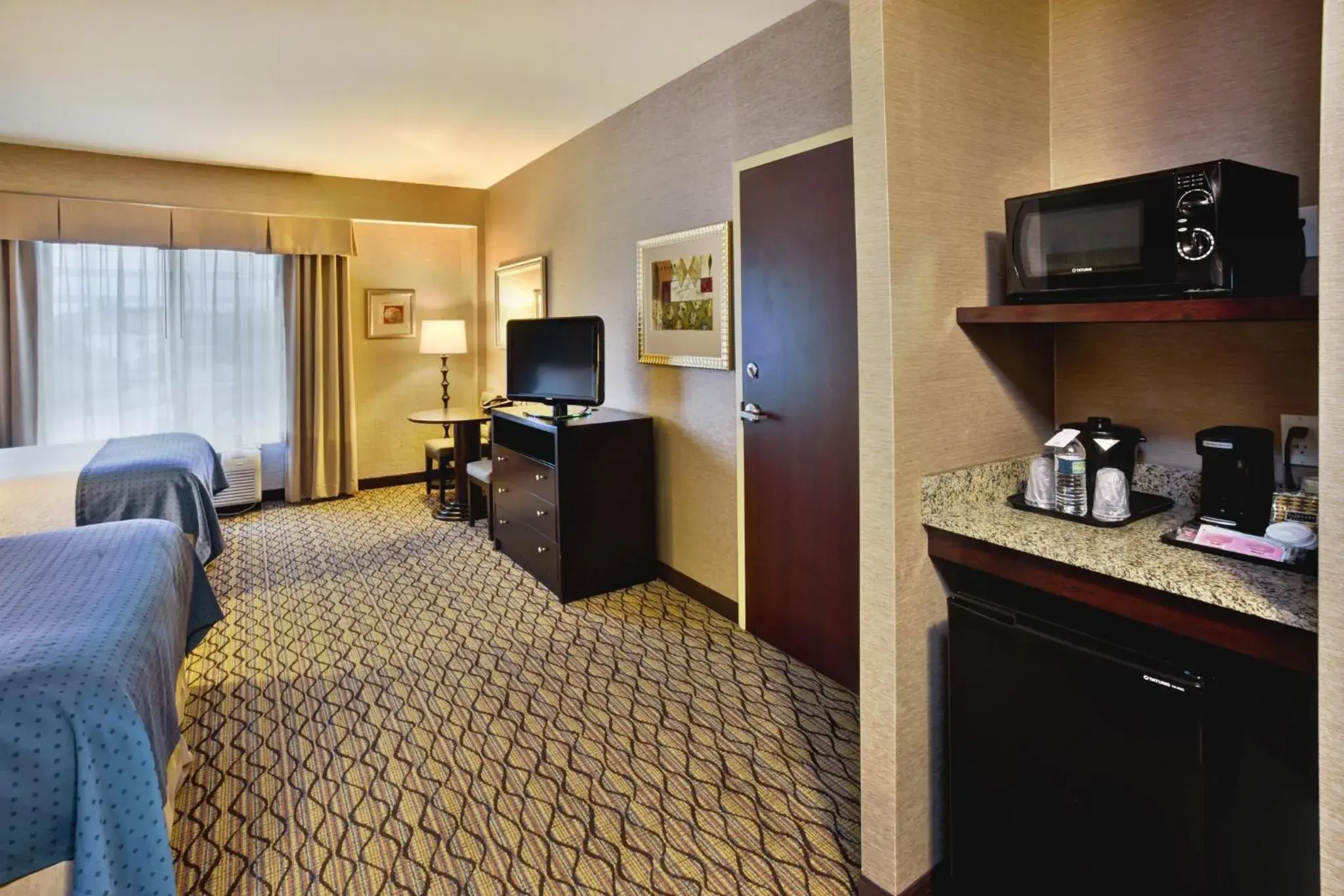 Standard Room with Two Queen Beds in Holiday Inn Detroit Metro Airport by IHG Standard Room with Two Queen Beds in Holiday Inn Detroit Metro Airport by IHG
