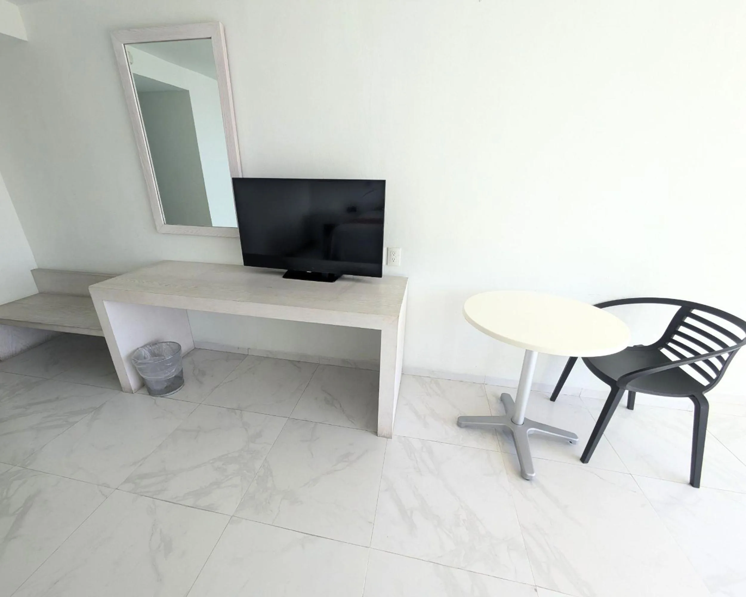 TV and multimedia in We Hotel Acapulco