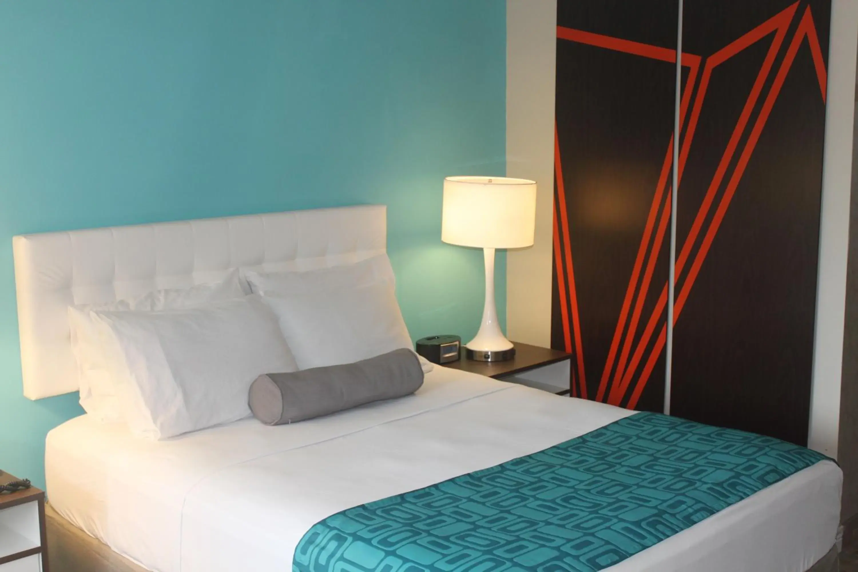 Decorative detail, Bed in Howard Johnson Inn by Wyndham Kingston Decorative detail, Bed in Howard Johnson Inn by Wyndham Kingston