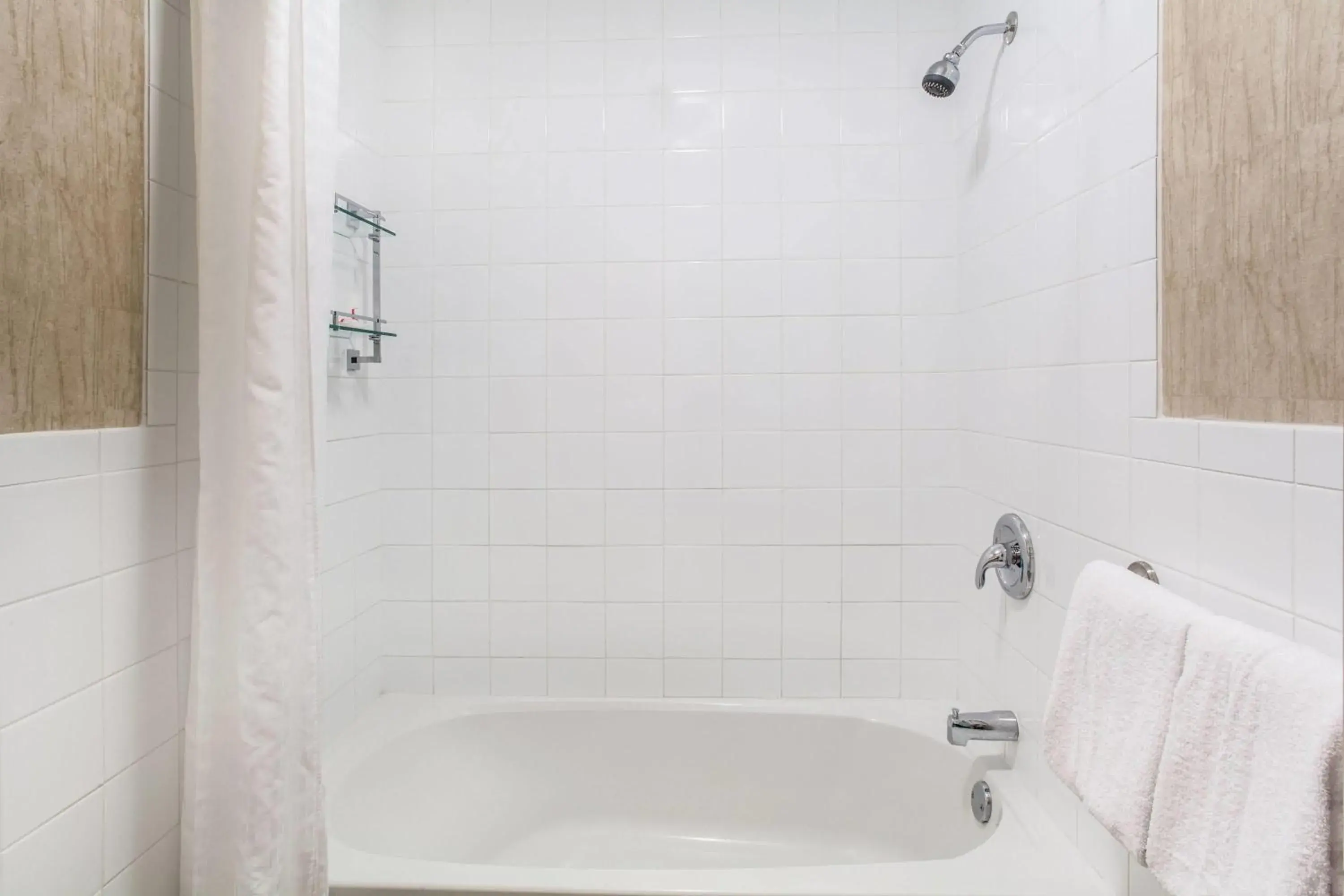 Photo of the whole room in Howard Johnson Inn by Wyndham Kingston Photo of the whole room in Howard Johnson Inn by Wyndham Kingston