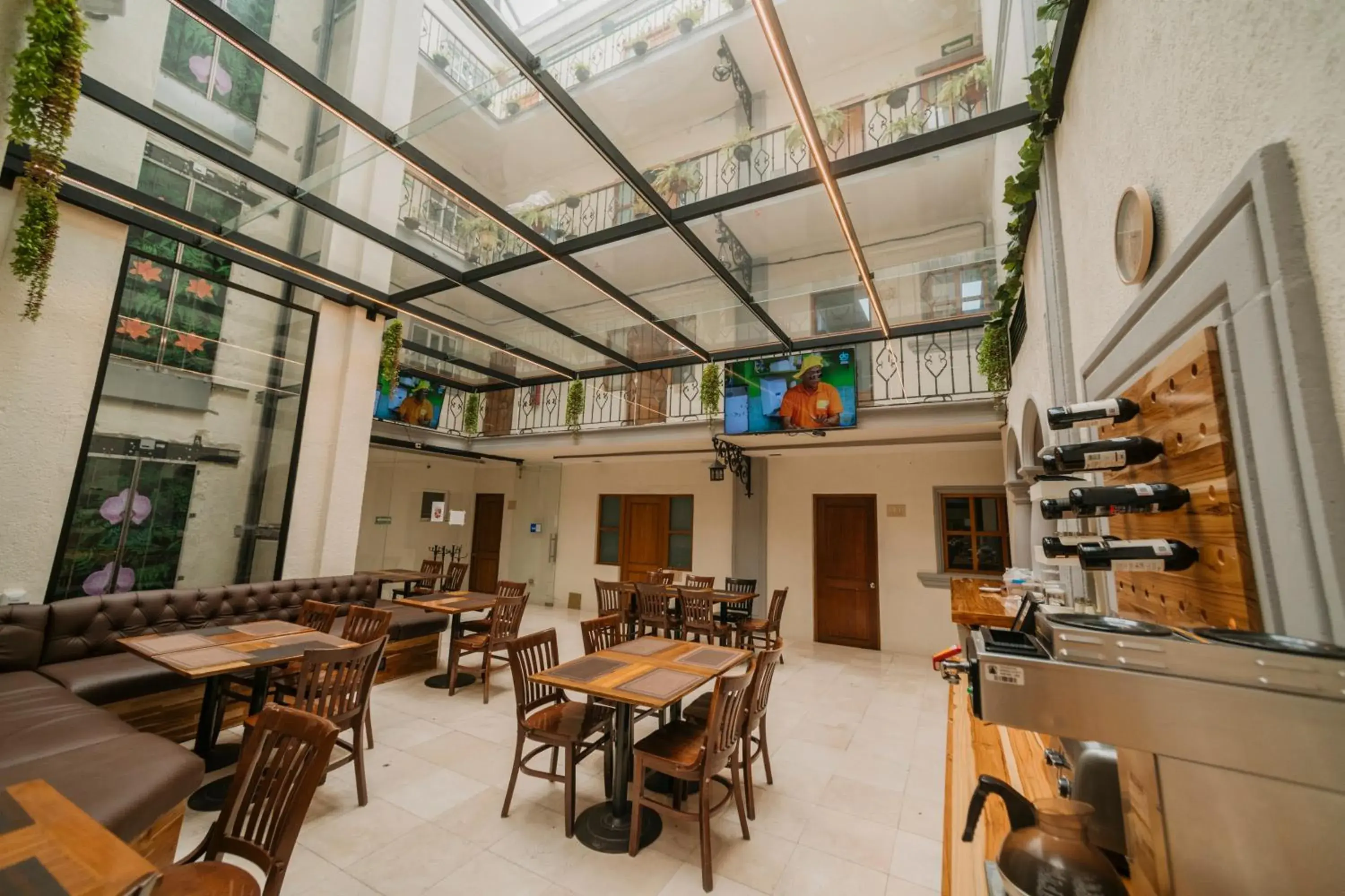 Restaurant/places to eat in Hotel Marques Del Valle Restaurant/places to eat in Hotel Marques Del Valle