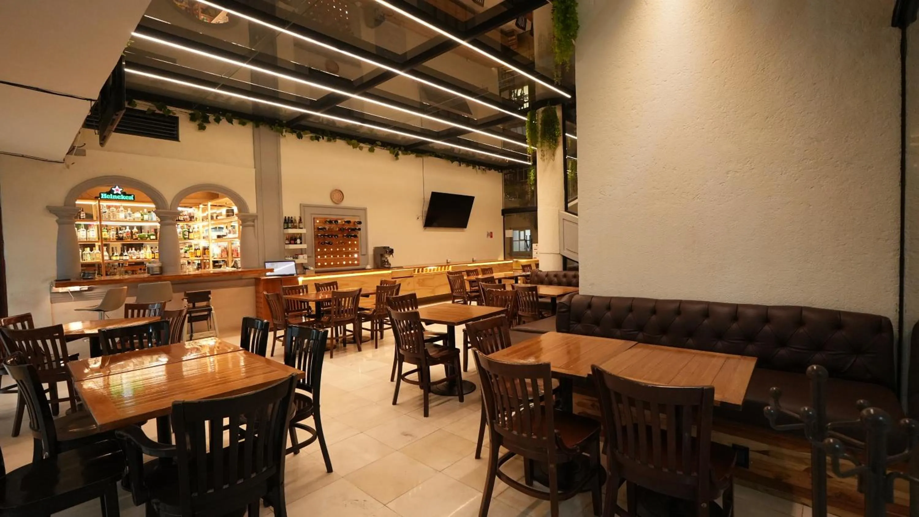 Restaurant/places to eat in Hotel Marques Del Valle