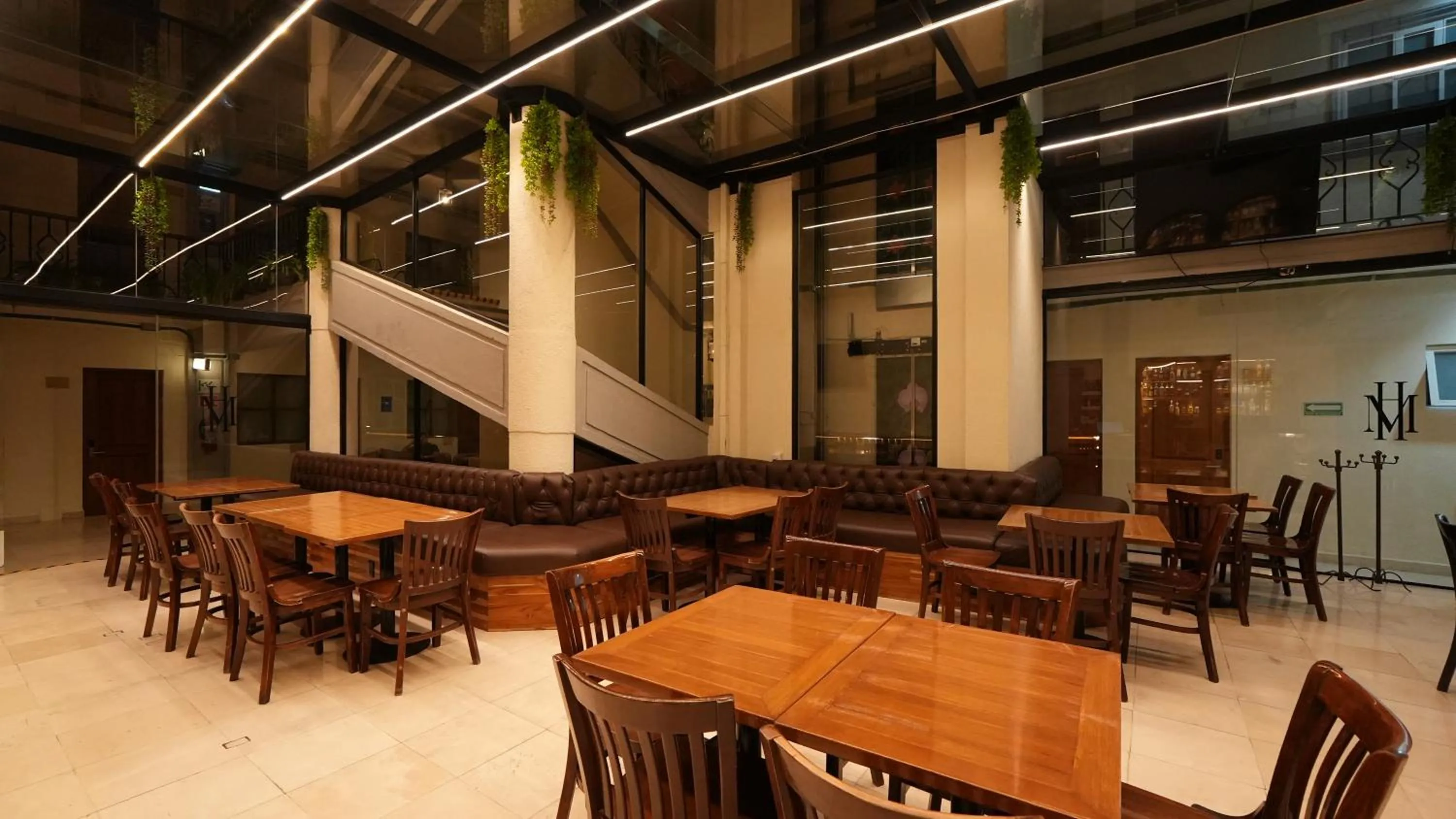 Restaurant/places to eat in Hotel Marques Del Valle