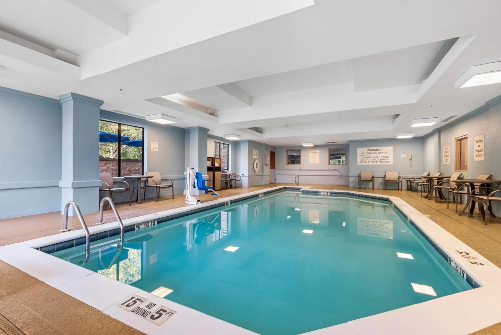Swimming pool in Holiday Inn Express & Suites Maumelle by IHG