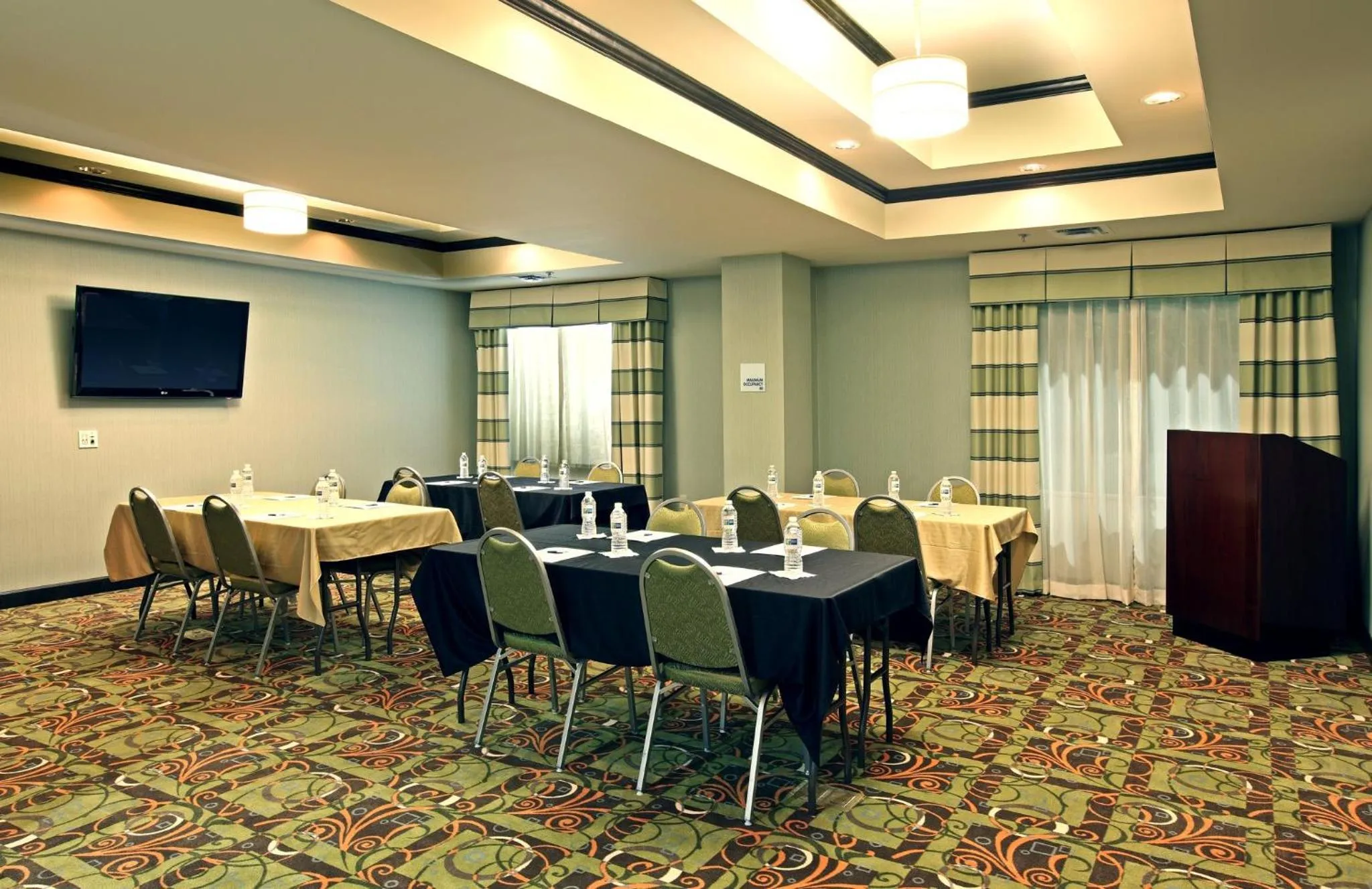 Meeting/conference room in Holiday Inn Express & Suites Maumelle by IHG