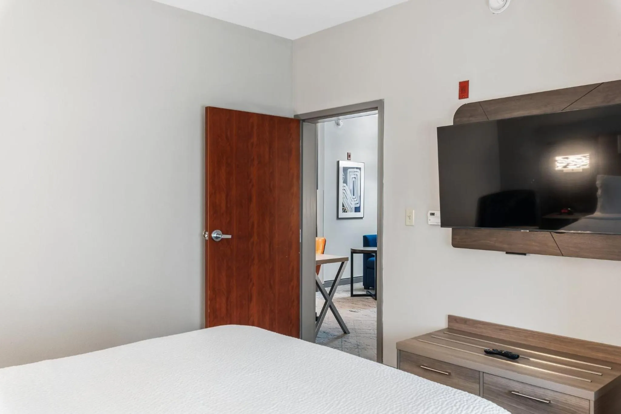 Photo of the whole room, Bed in Holiday Inn Express & Suites Maumelle by IHG