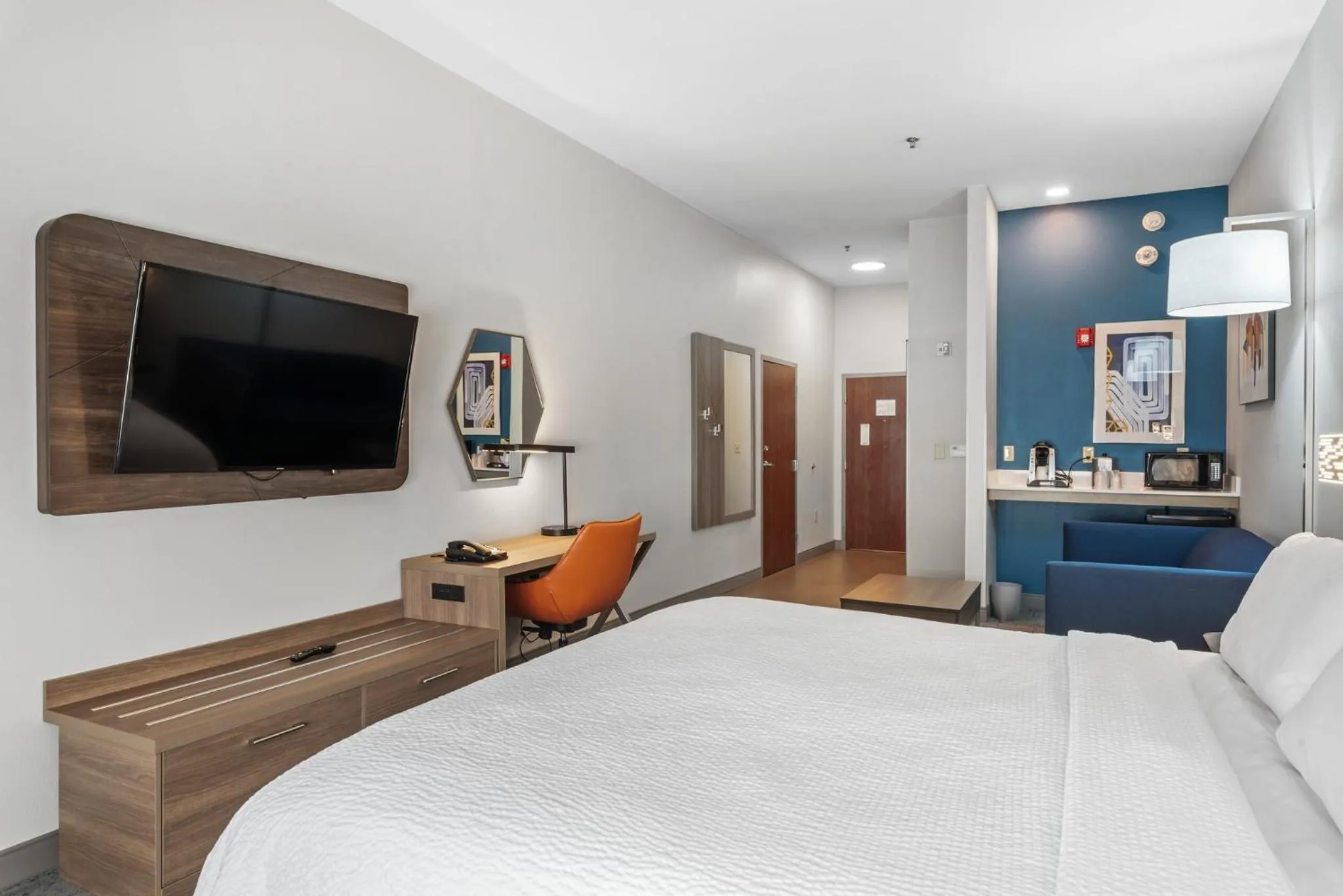 Photo of the whole room, Bed in Holiday Inn Express & Suites Maumelle by IHG