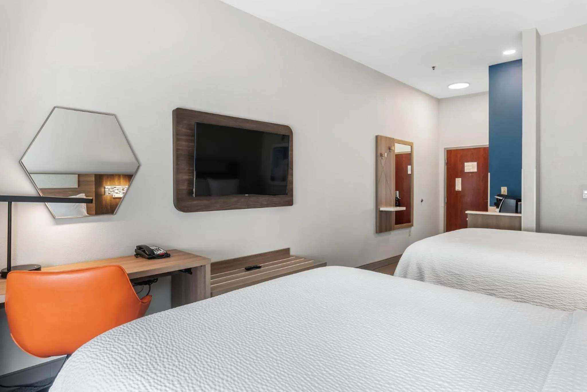 Photo of the whole room, Bed in Holiday Inn Express & Suites Maumelle by IHG