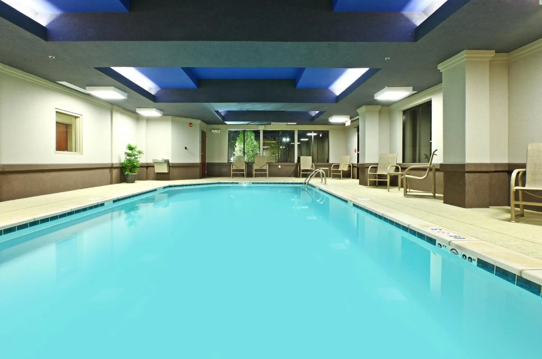 Swimming pool in Holiday Inn Express & Suites Maumelle by IHG