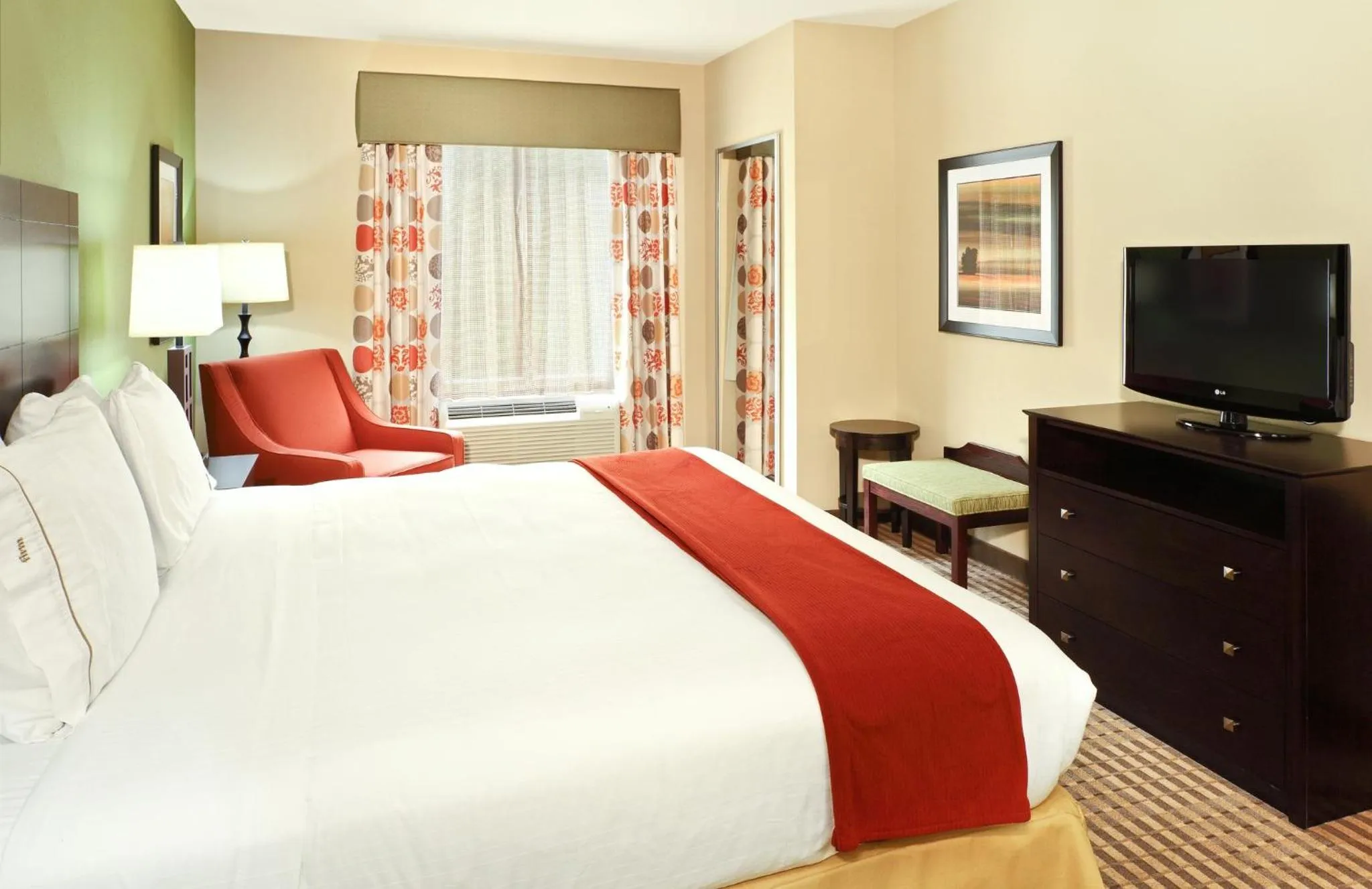 Photo of the whole room, Bed in Holiday Inn Express & Suites Maumelle by IHG