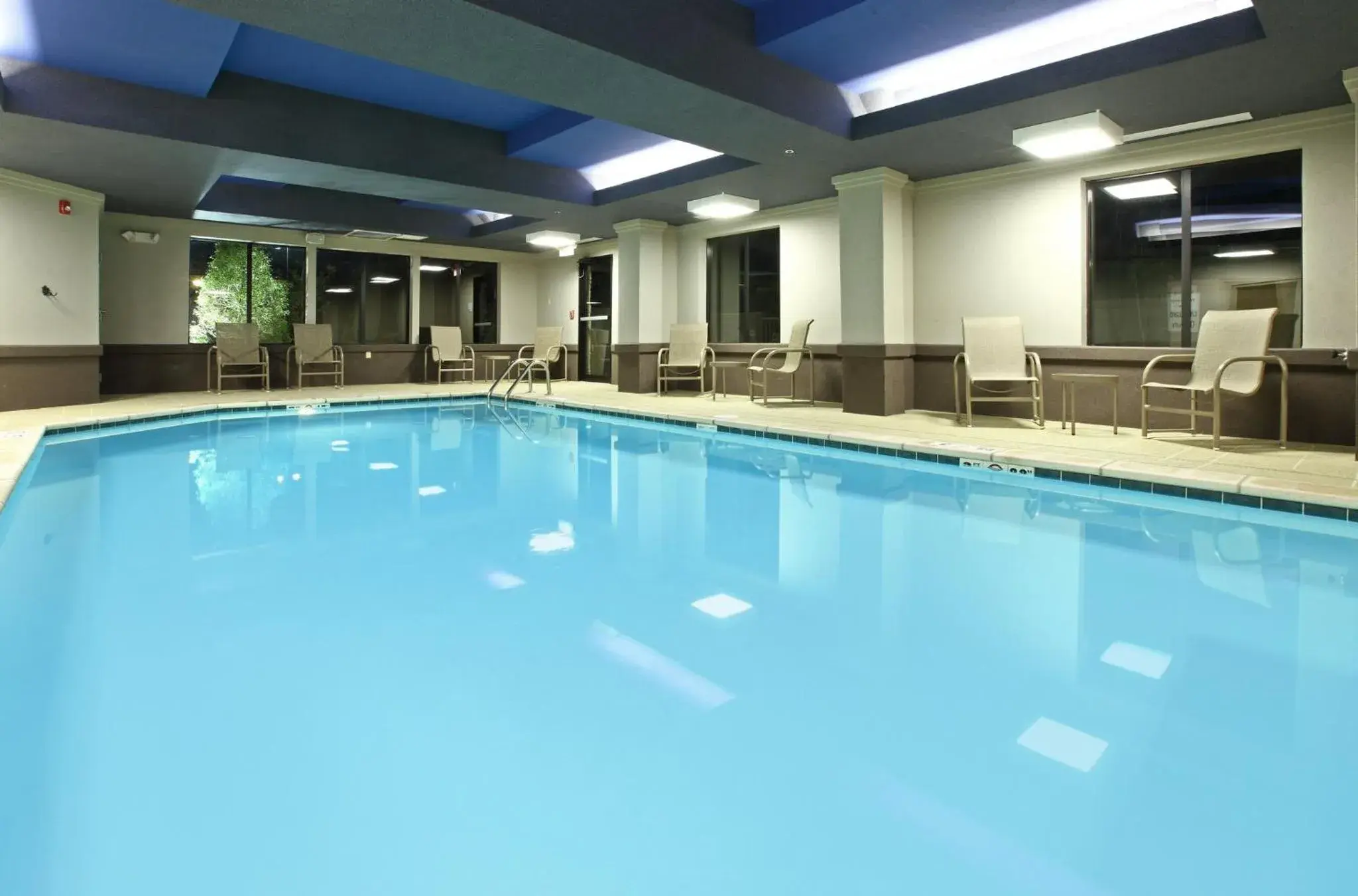 Swimming pool in Holiday Inn Express & Suites Maumelle by IHG Swimming pool in Holiday Inn Express & Suites Maumelle by IHG