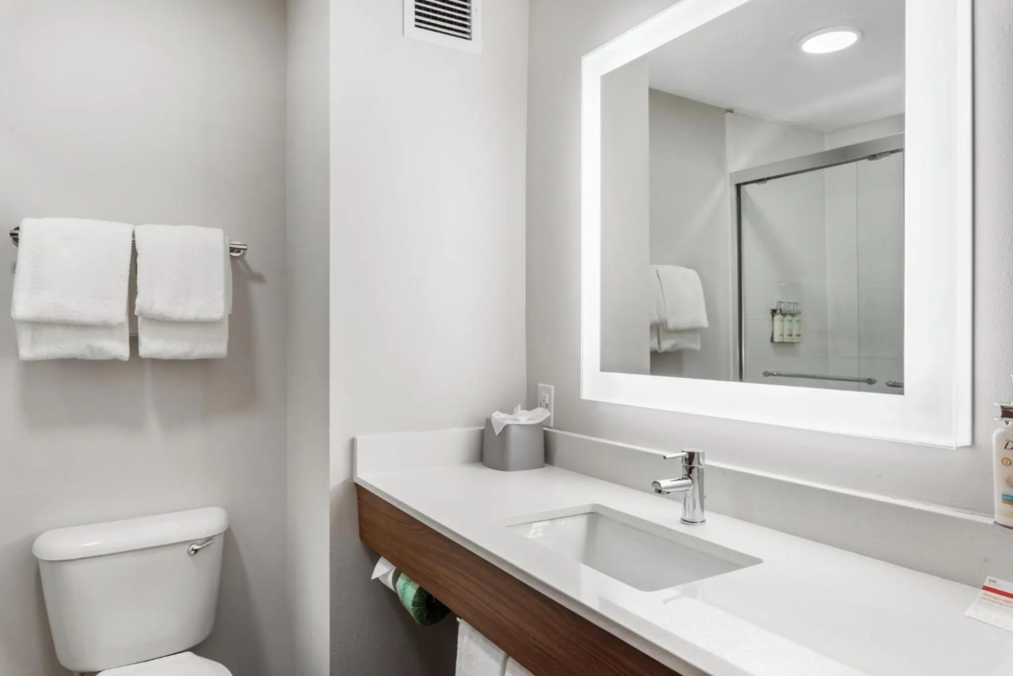 Bathroom in Holiday Inn Express & Suites Maumelle by IHG