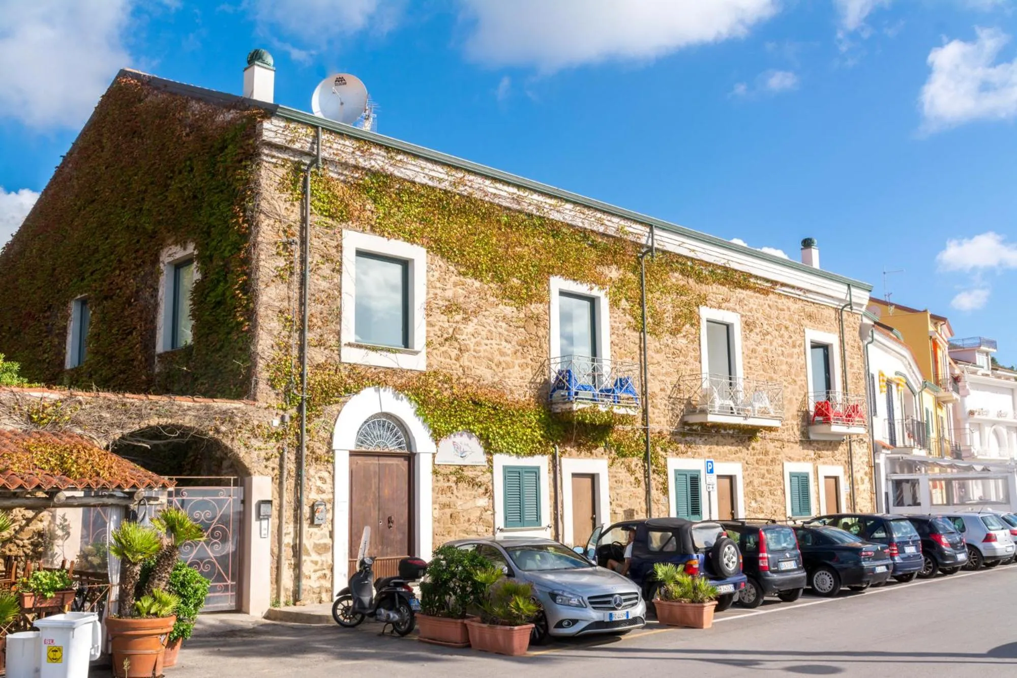 Property building in La Belle Vie B&B