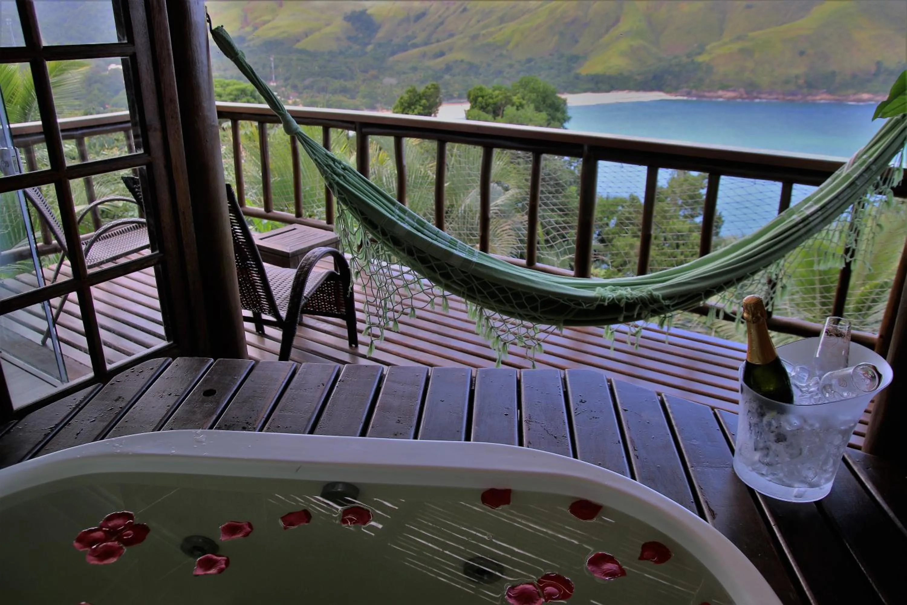 Hot Tub in Ilha de Toque Toque Eco Hotel