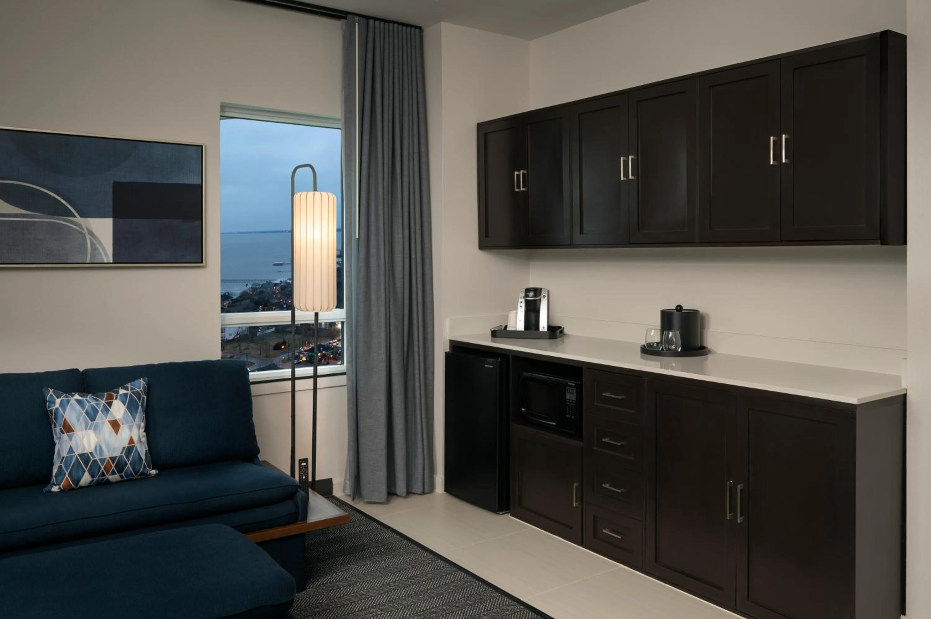 Coffee/tea facilities in Courtyard by Marriott Houston Kemah