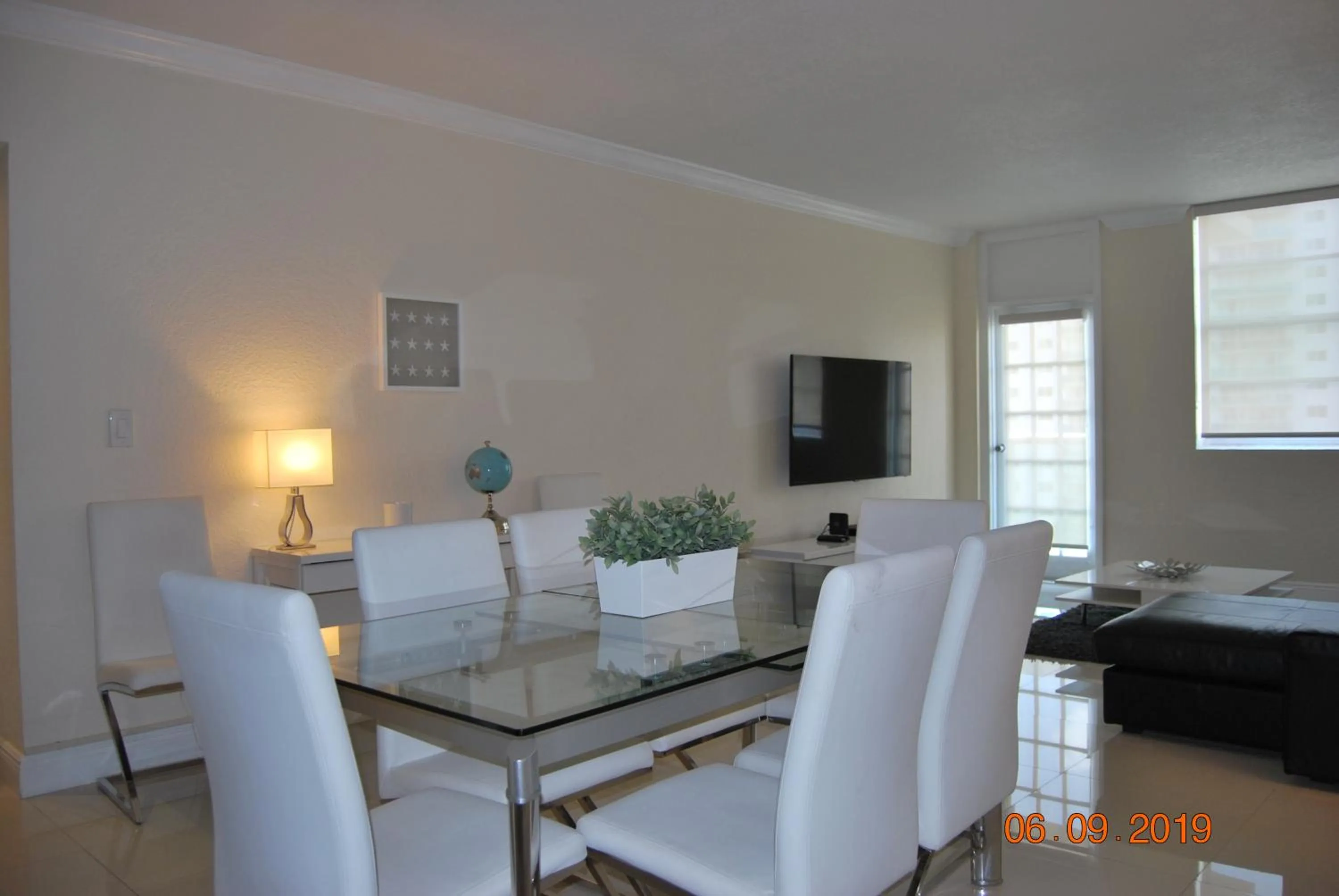 Living room in Ocean Reserve Piso 7 STR-310