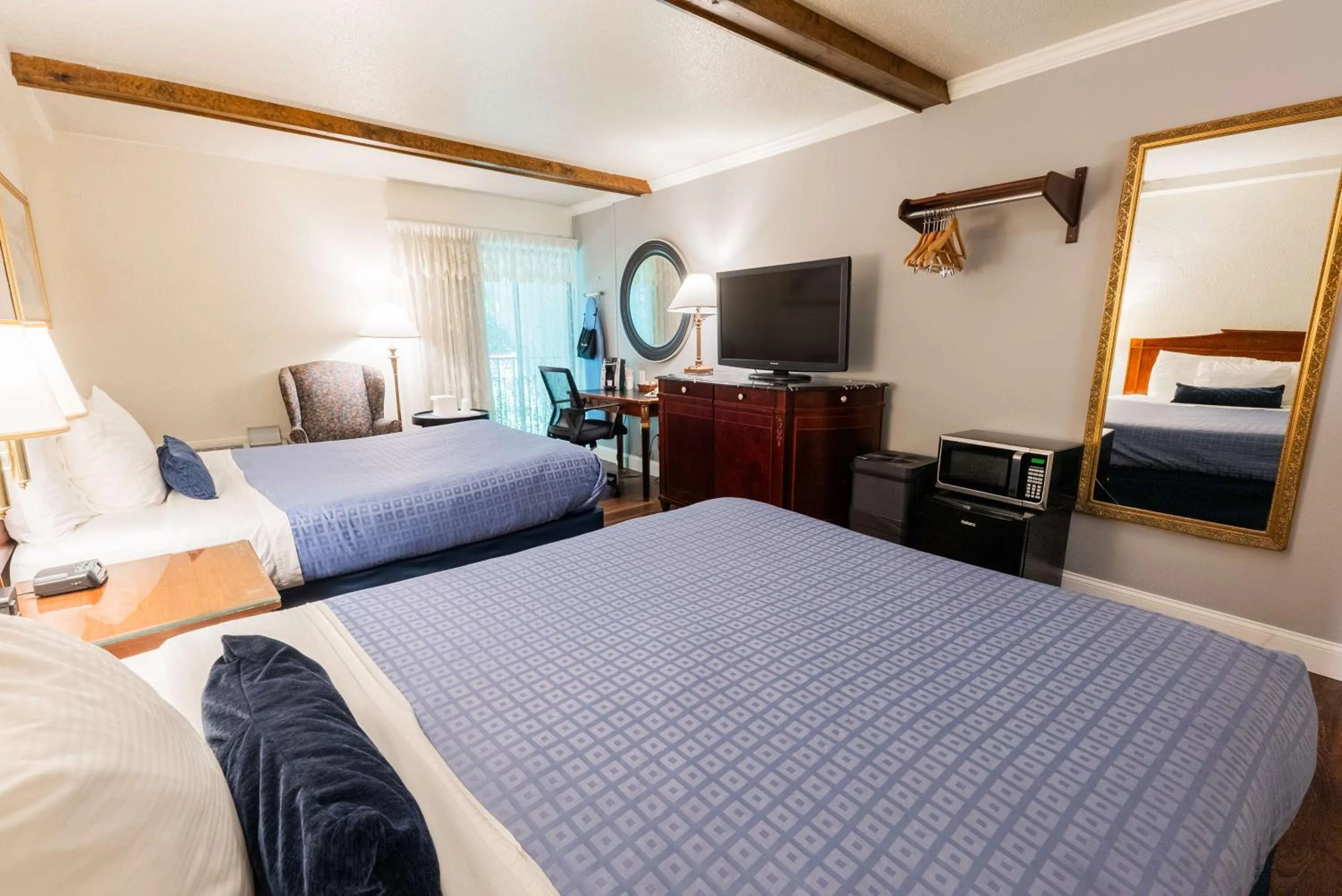 Bedroom, Bed in Fireside Inn and Suites Bangor