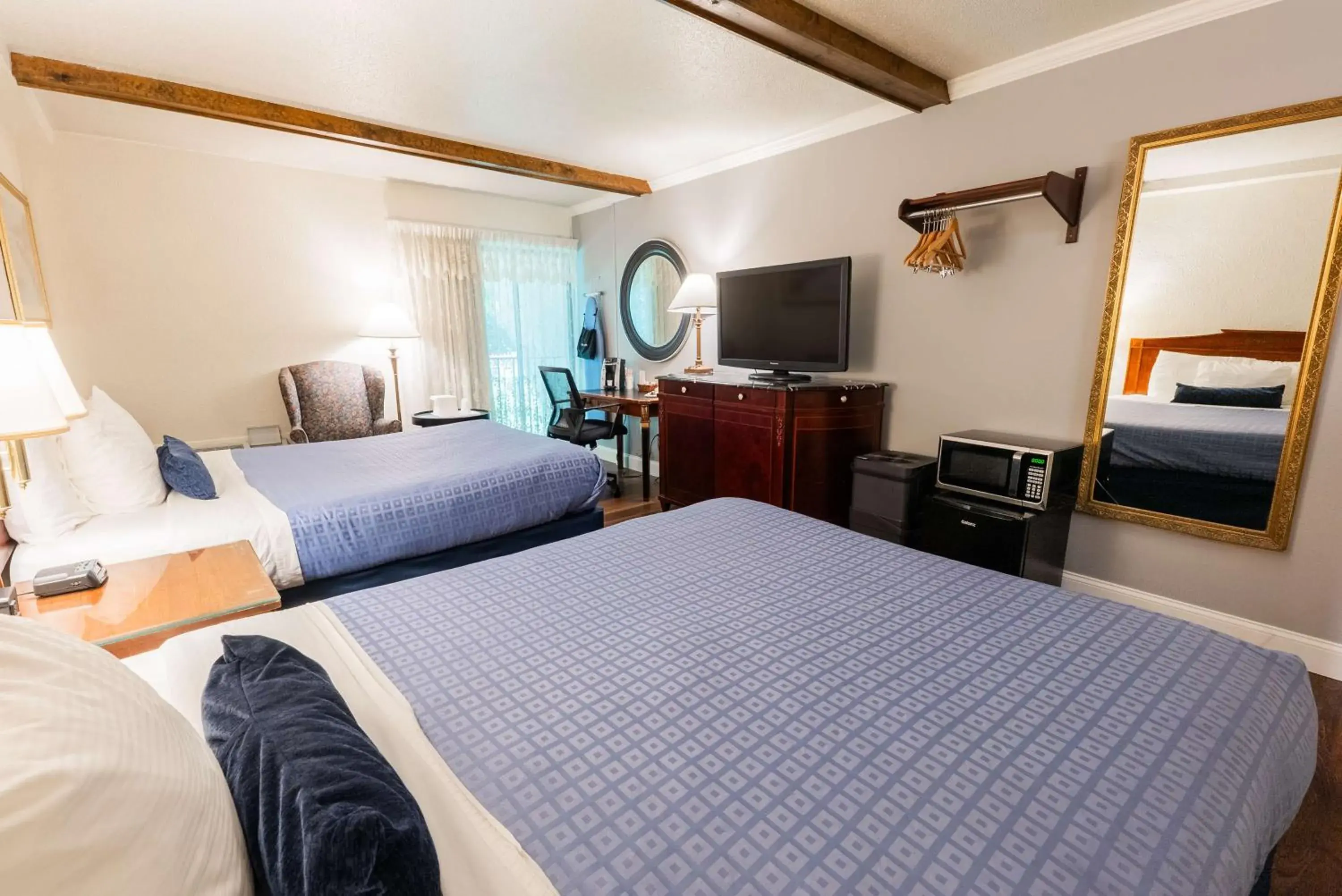 Queen Room with Two Queen Beds in Fireside Inn and Suites Bangor Queen Room with Two Queen Beds in Fireside Inn and Suites Bangor