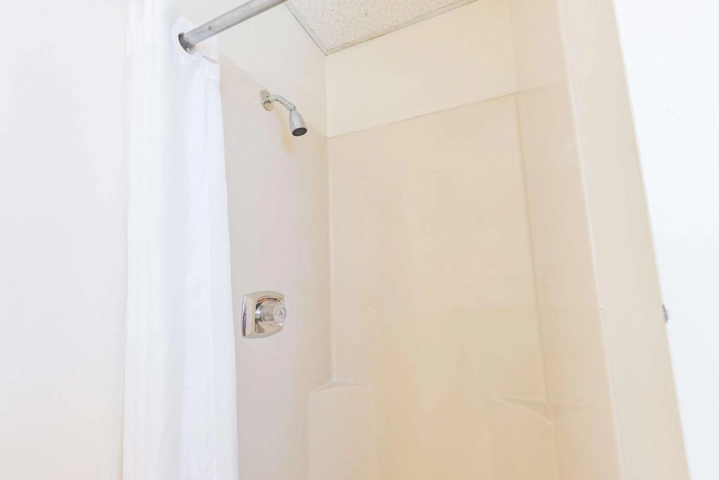 Bathroom in Fireside Inn and Suites Bangor