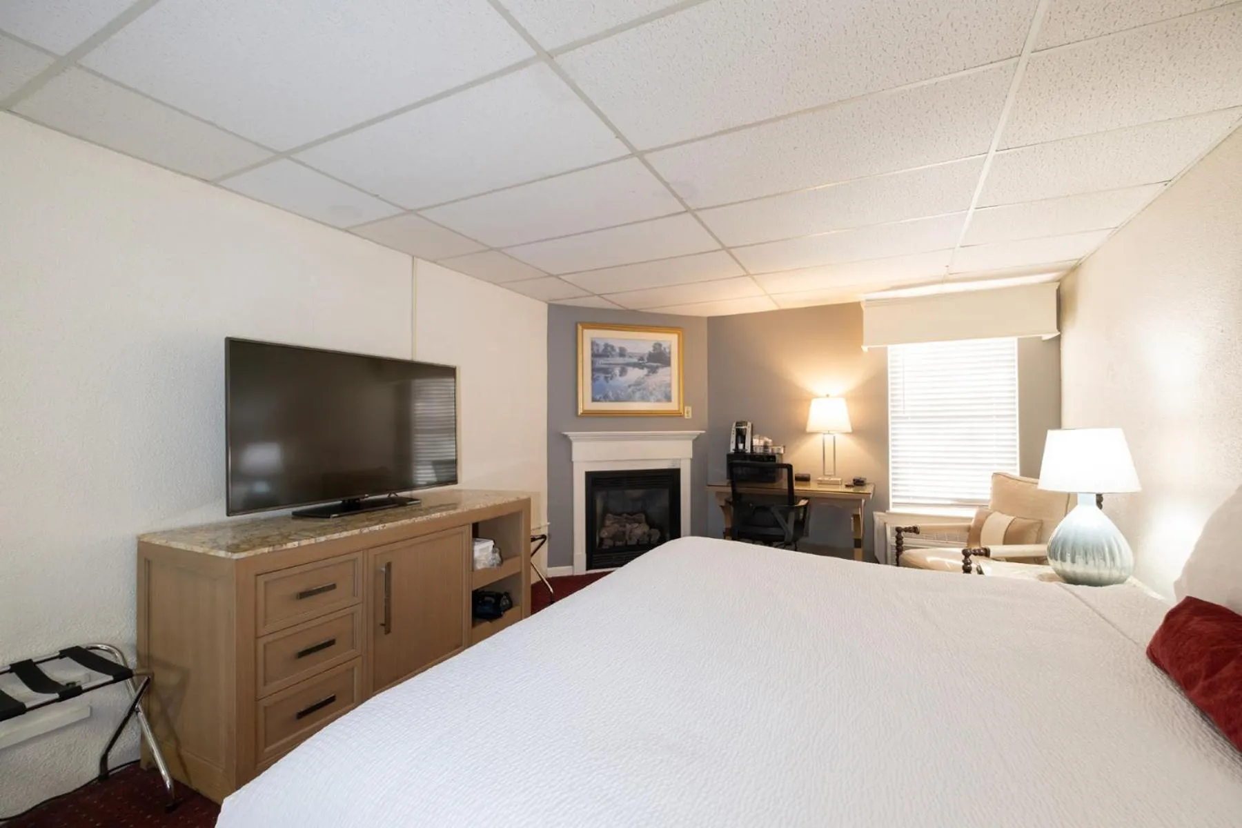 Bed in Fireside Inn and Suites Bangor