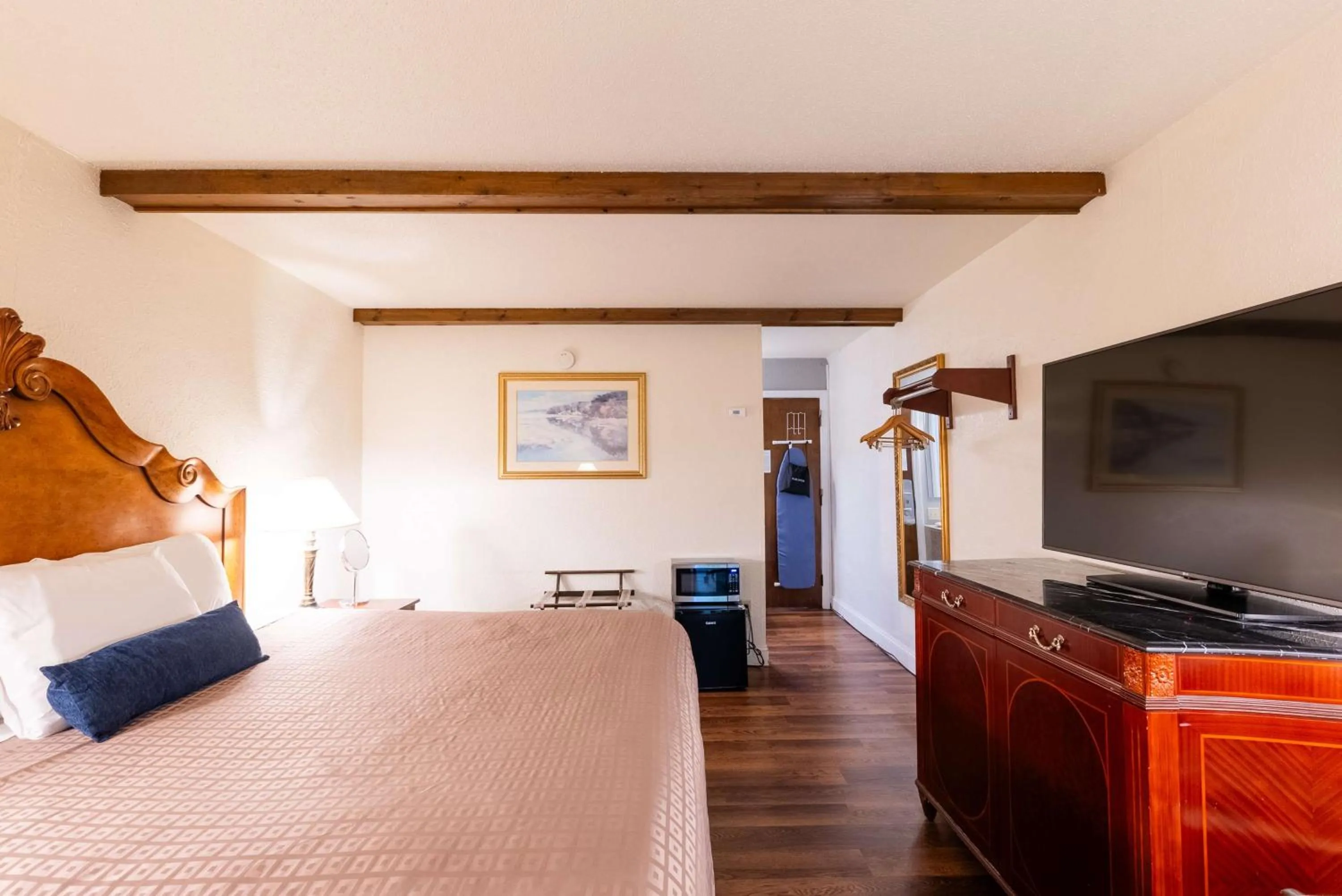 Bedroom, Bed in Fireside Inn and Suites Bangor