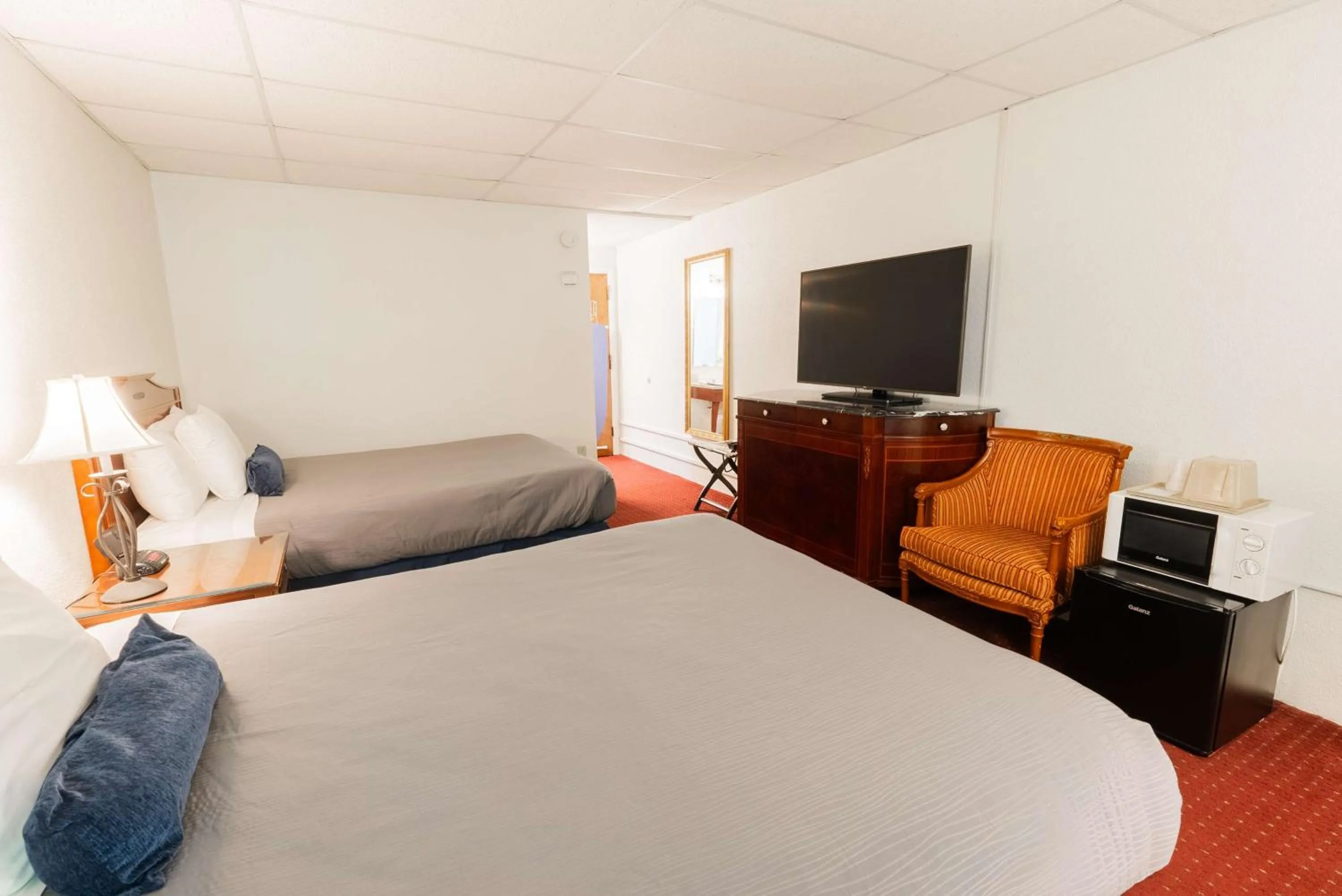 Bedroom, Bed in Fireside Inn and Suites Bangor