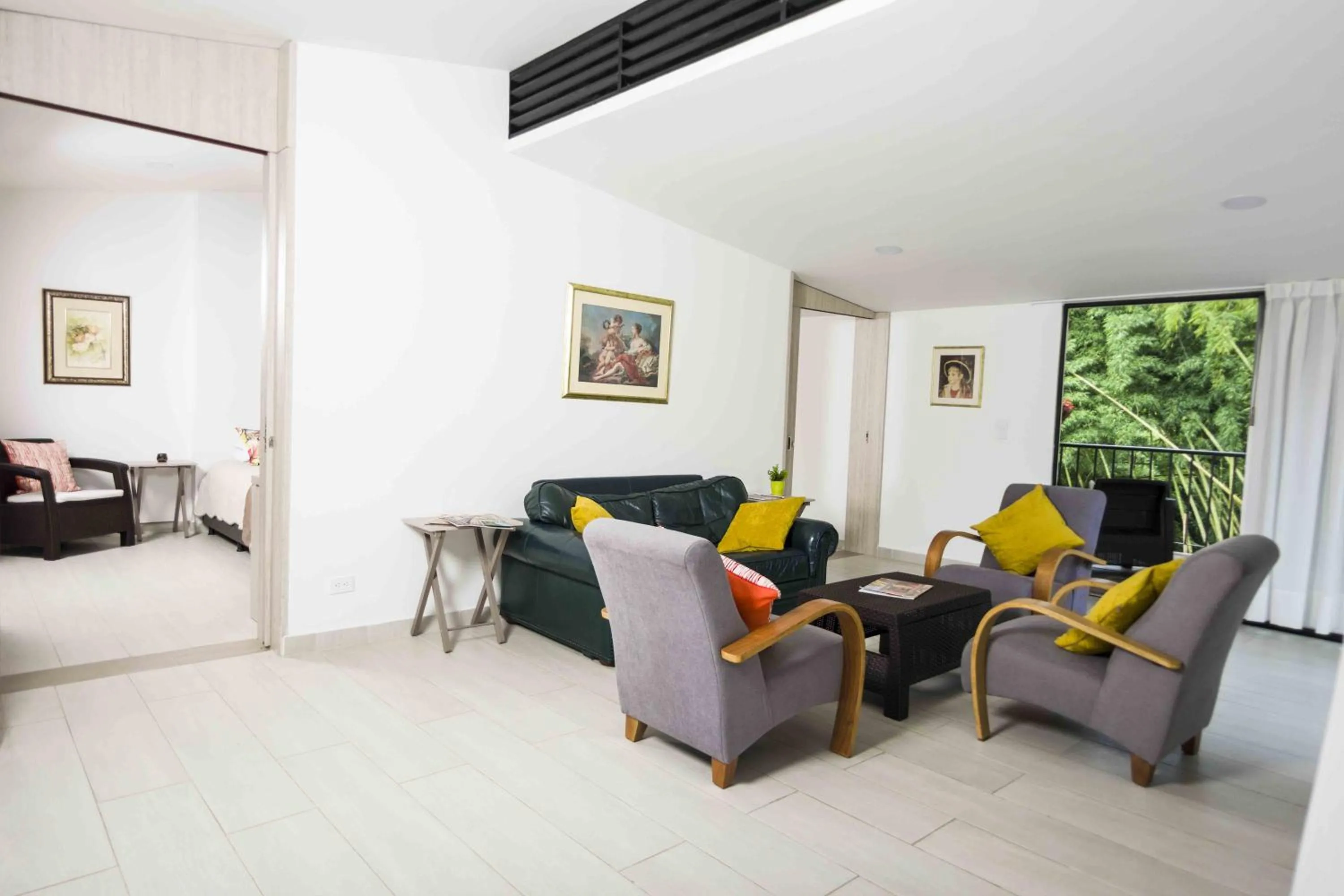 Communal lounge/ TV room in Hotel campestre La Floresta