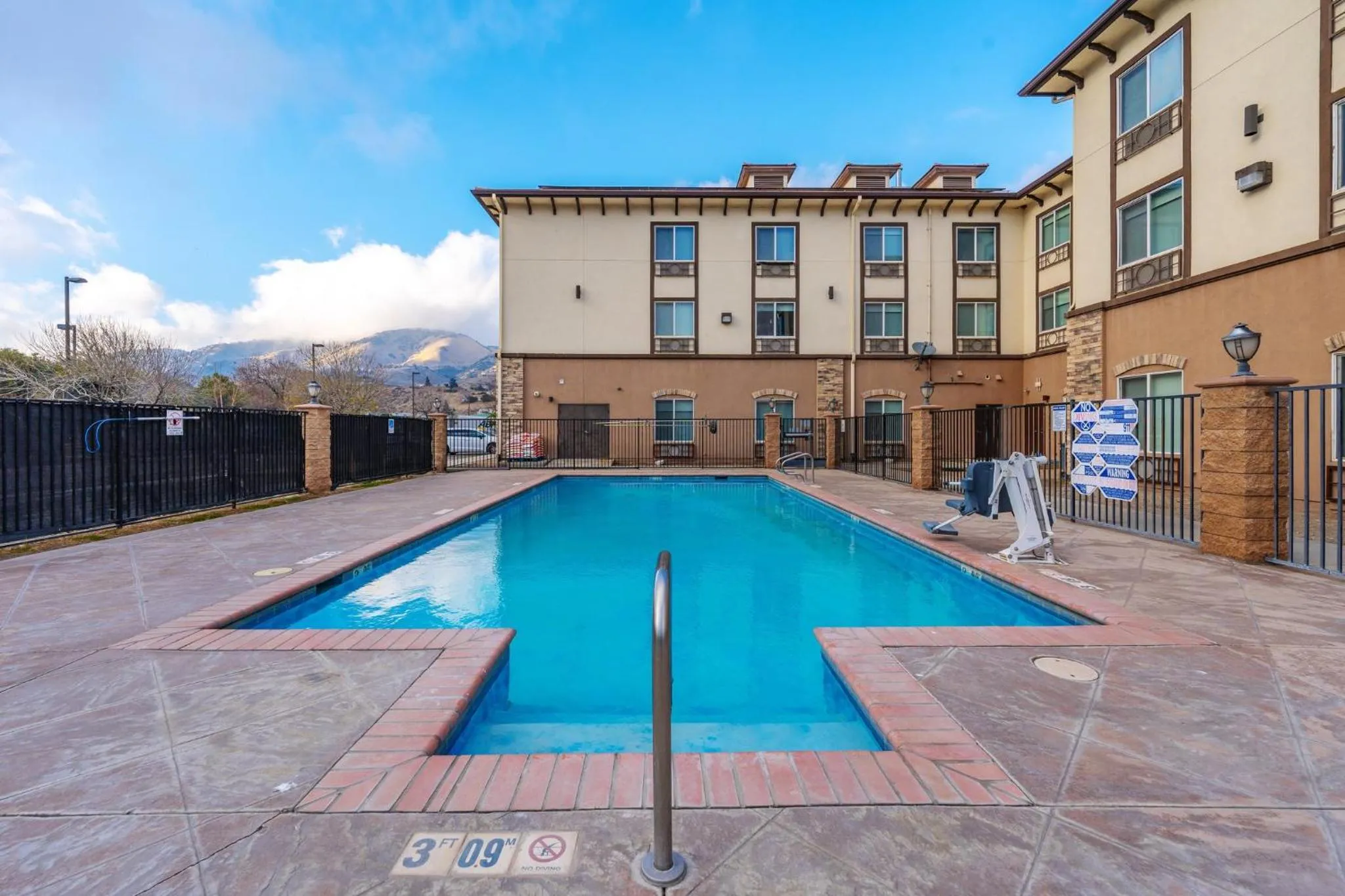 Swimming pool in Holiday Inn Express & Suites Frazier Park by IHG