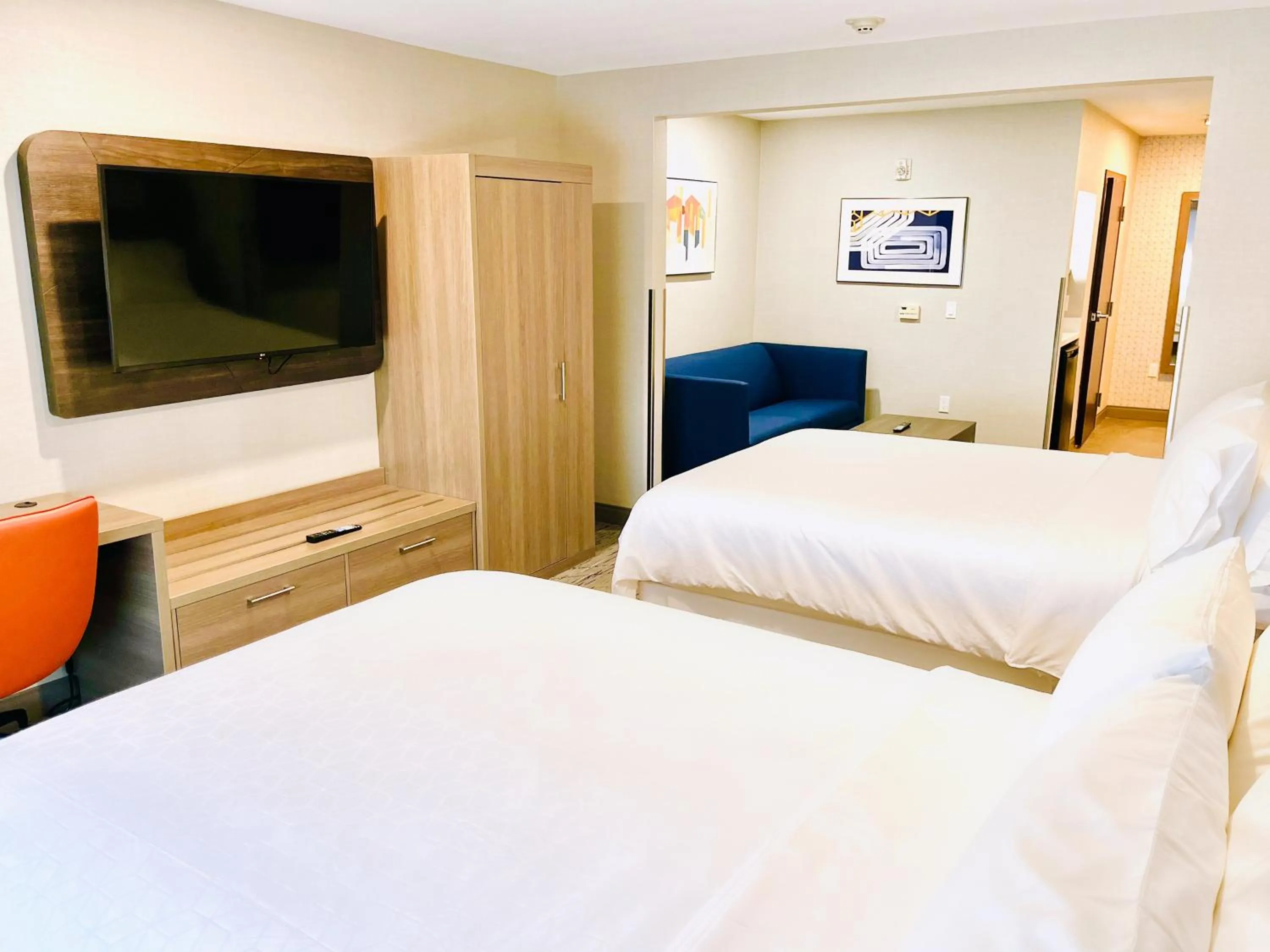 Bedroom, Bed in Holiday Inn Express & Suites Frazier Park by IHG