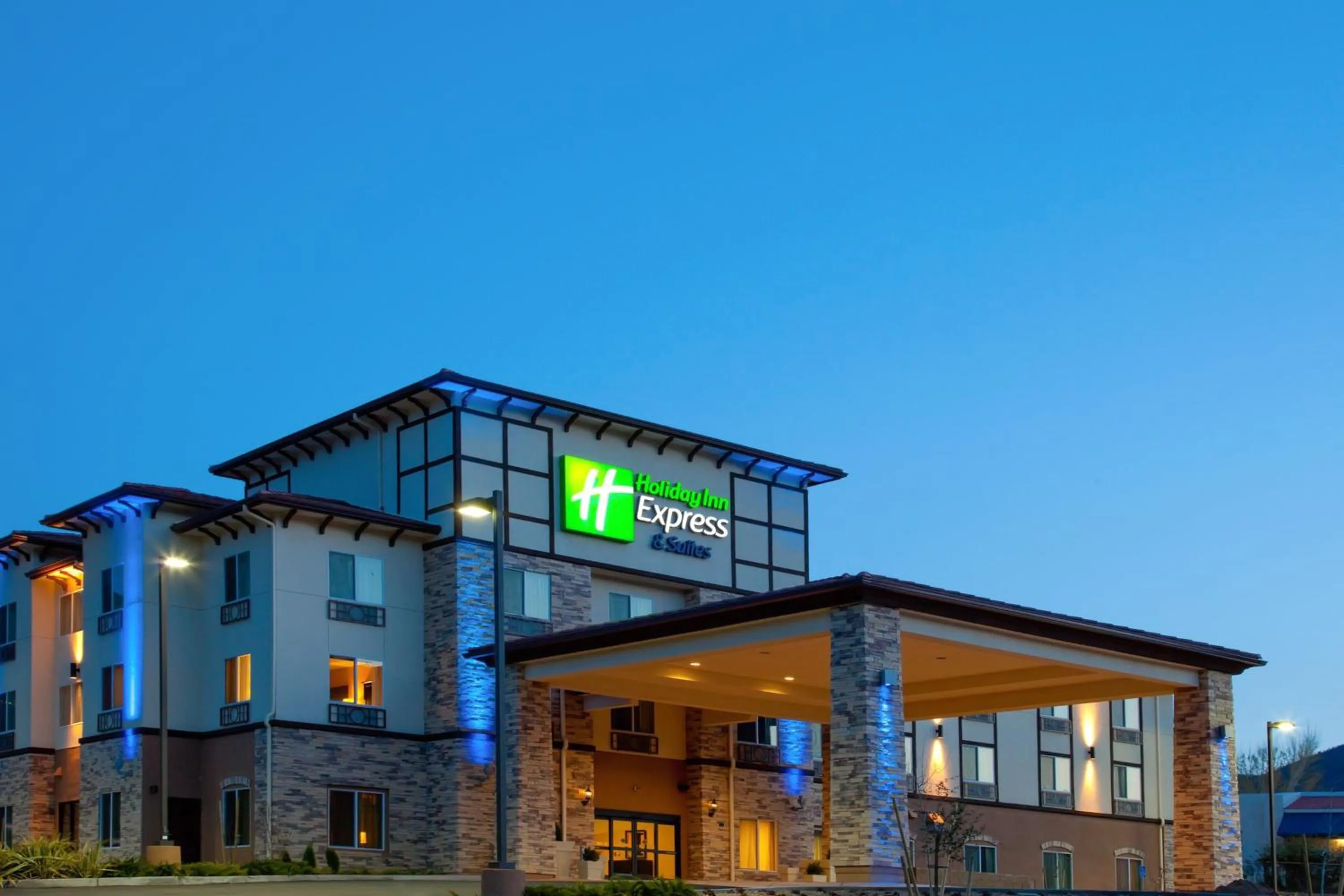 Property building in Holiday Inn Express & Suites Frazier Park by IHG