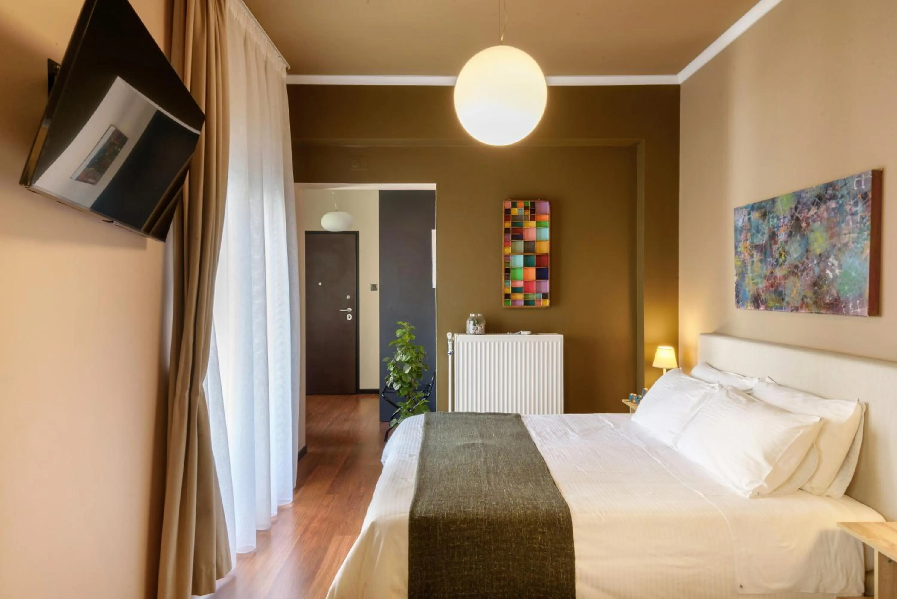 Photo of the whole room, Bed in Armoniko