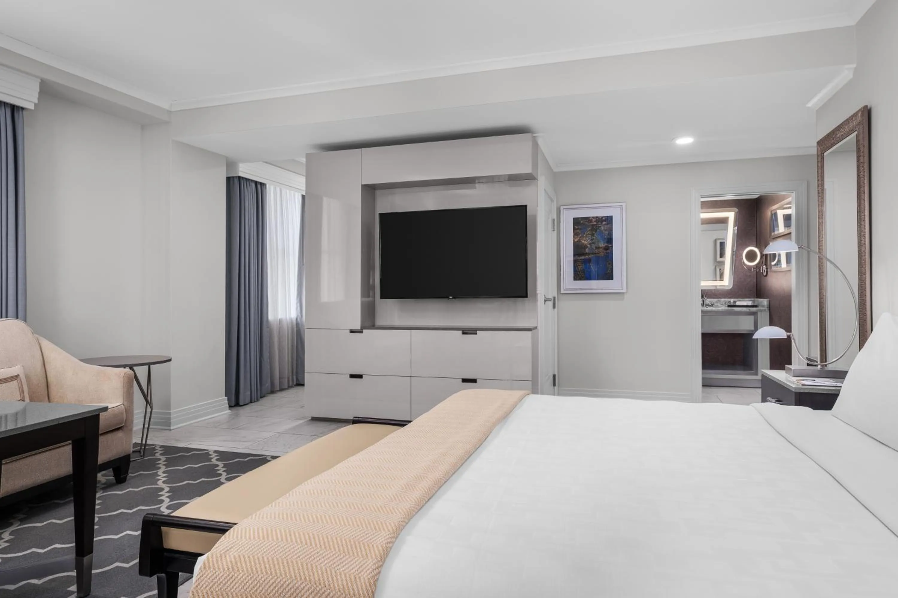 Bed in The Jung Hotel and Residences