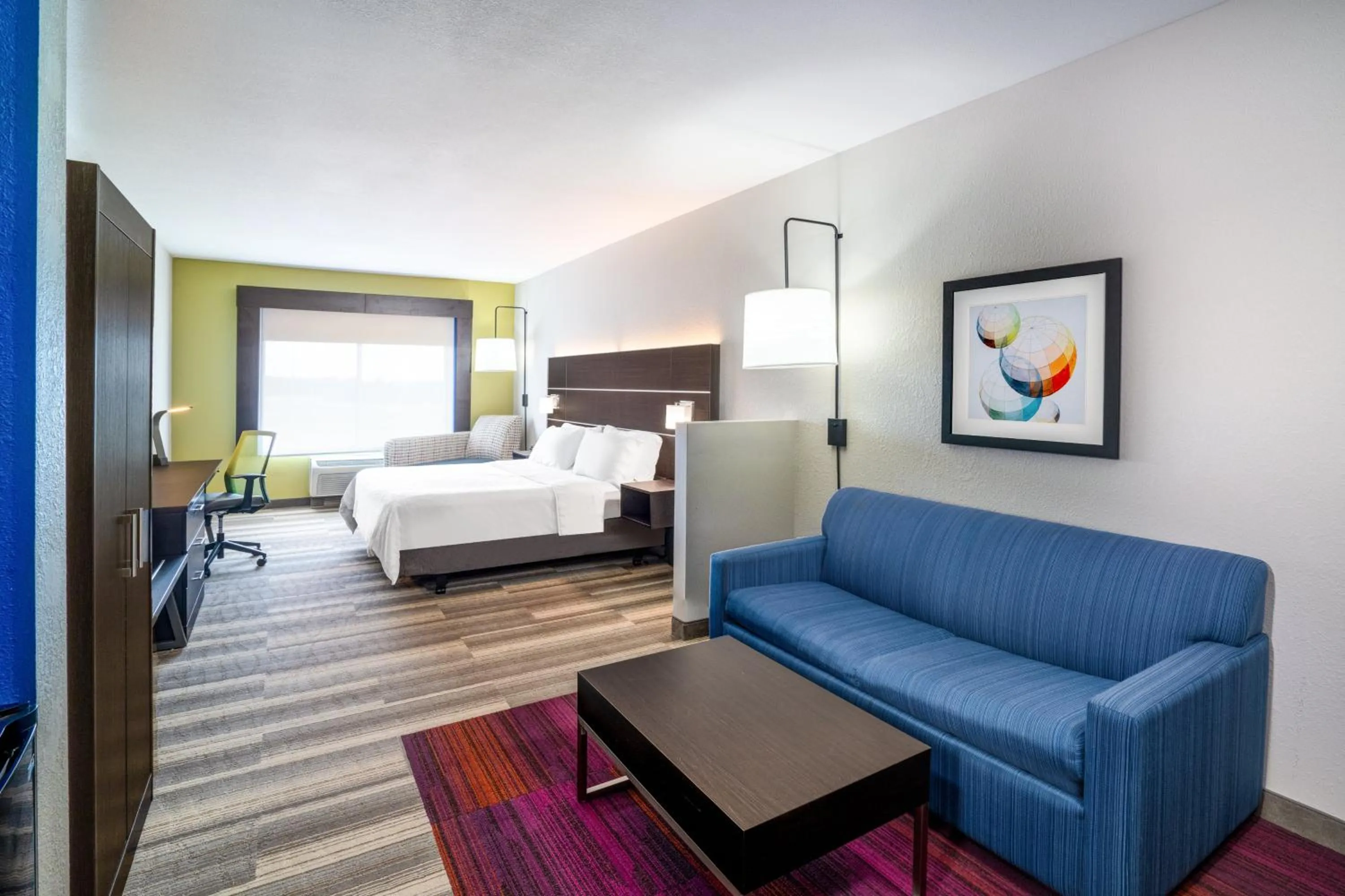 Photo of the whole room, Bed in Holiday Inn Express Hotel Winona North by IHG