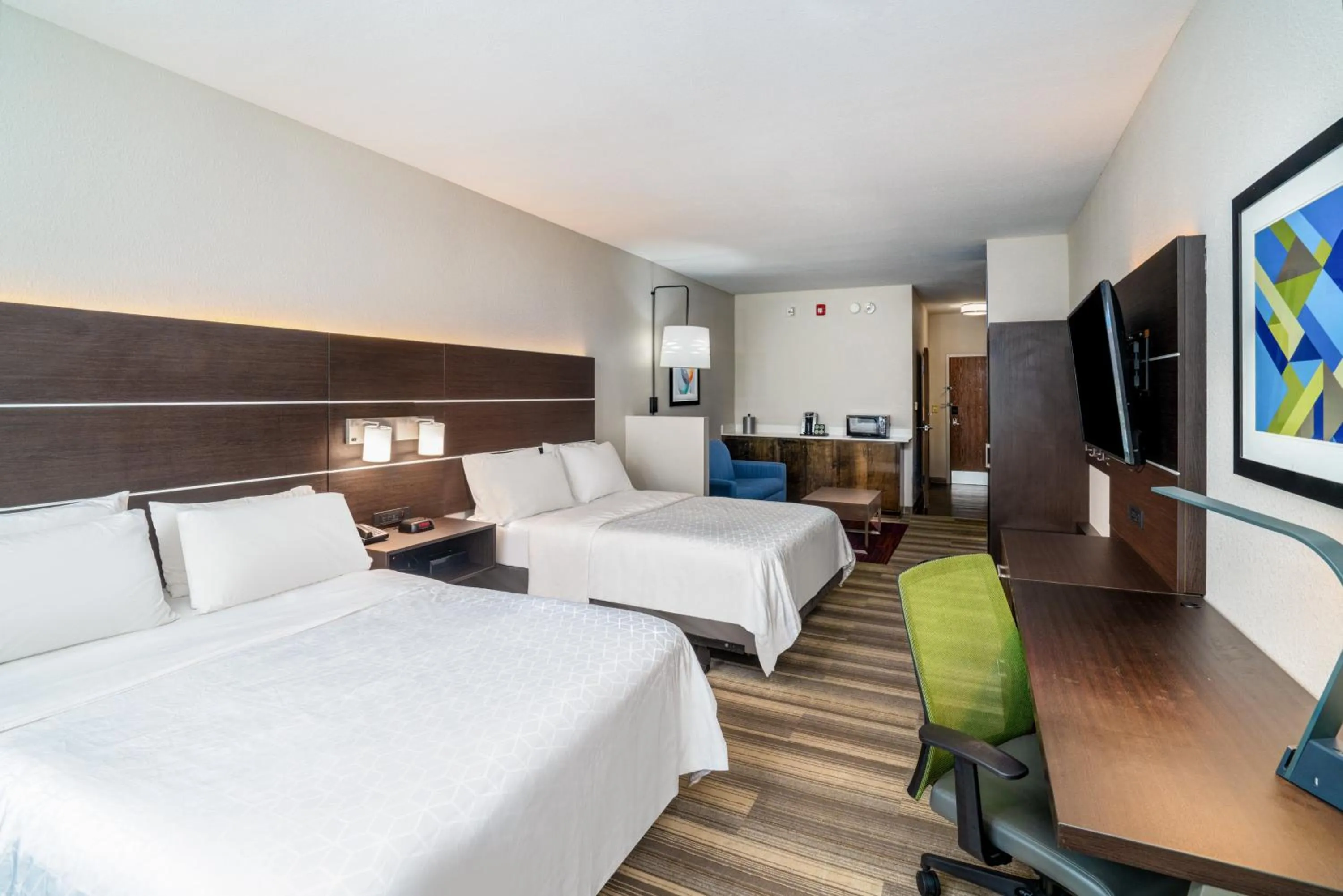 Photo of the whole room, Bed in Holiday Inn Express Hotel Winona North by IHG