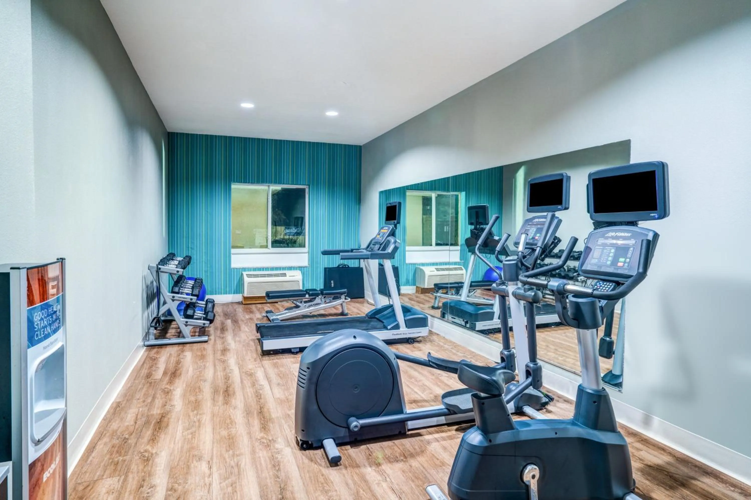 Fitness centre/facilities in Holiday Inn Express Hotel Winona North by IHG