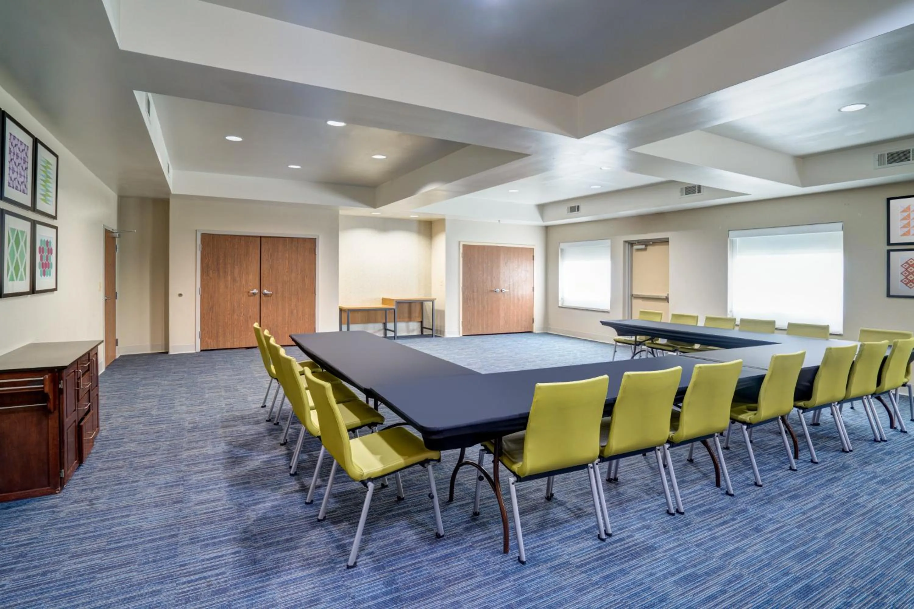 Meeting/conference room in Holiday Inn Express Hotel Winona North by IHG