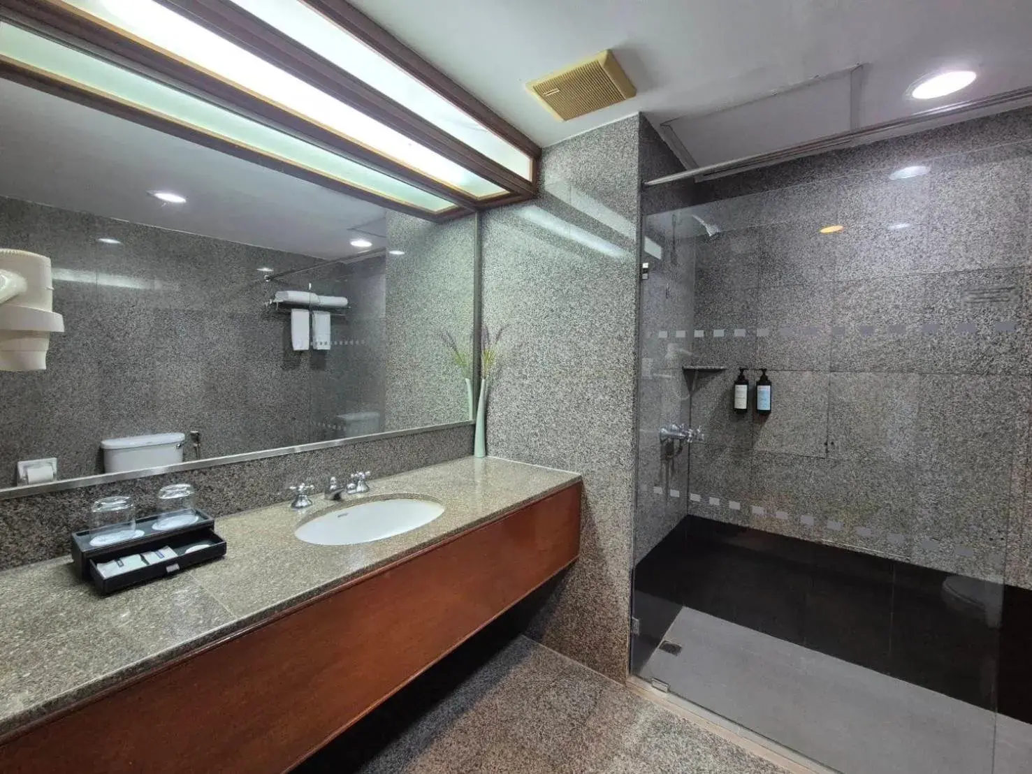 Bathroom in Loei Palace Hotel Bathroom in Loei Palace Hotel