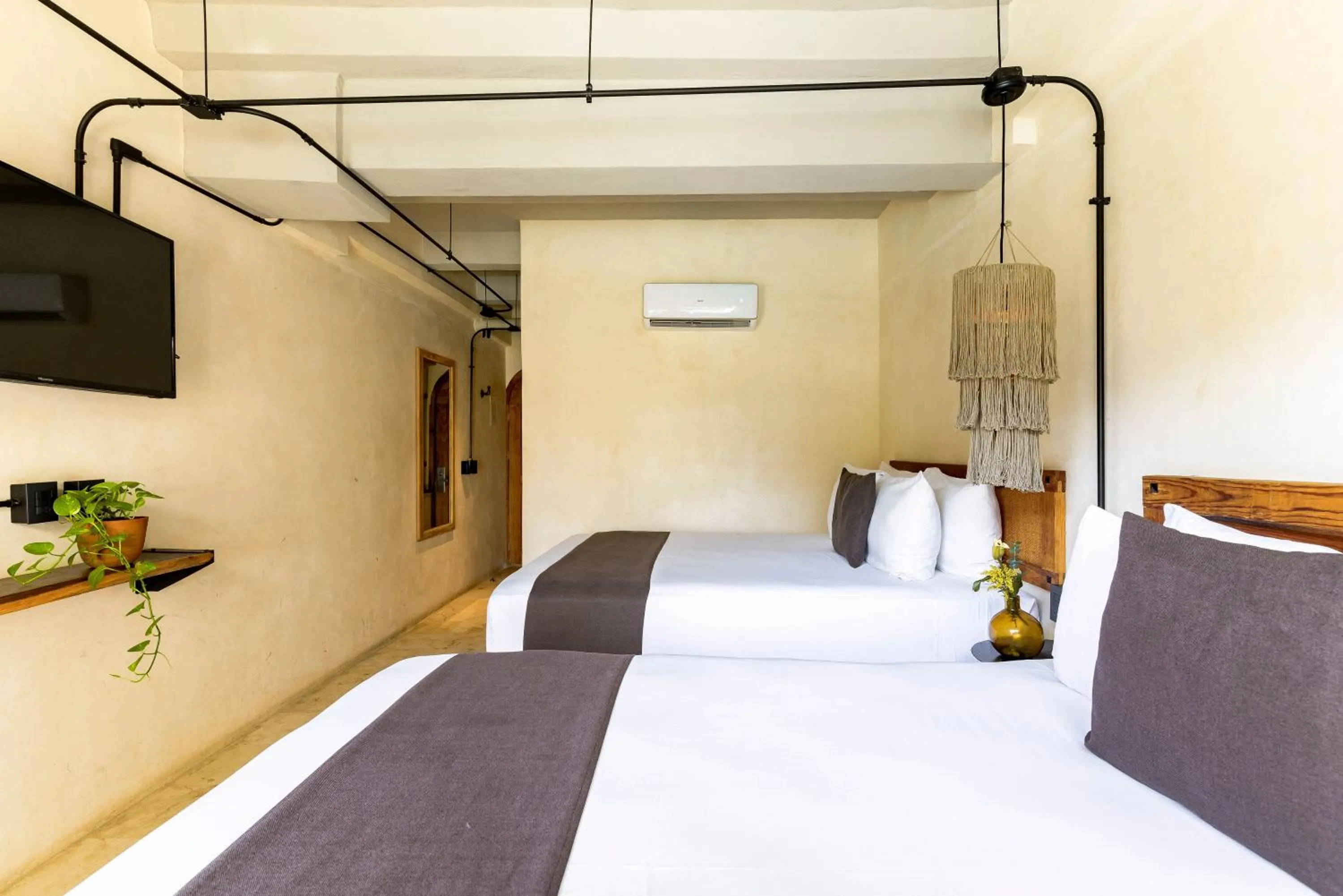 TV and multimedia, Bed in Caribbean Paradise Hotel & Spa - 5th Avenue