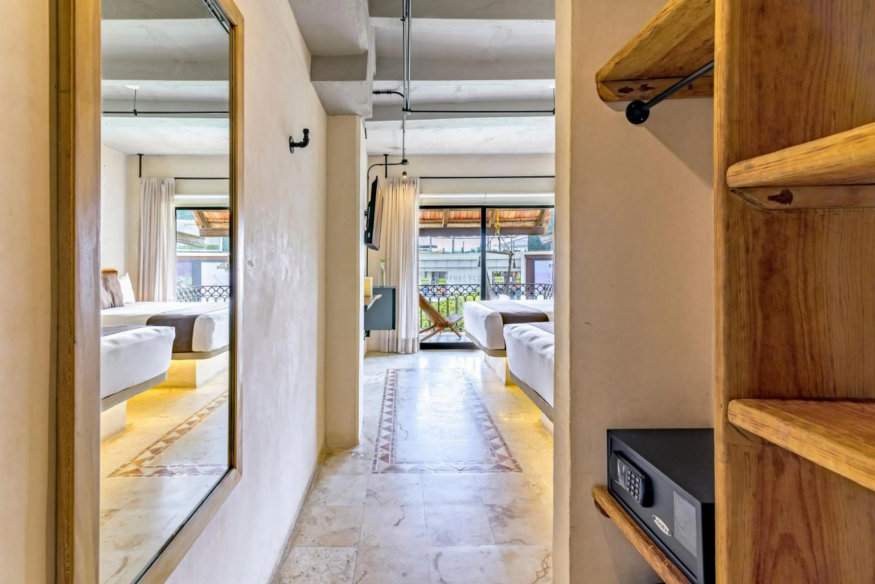 Photo of the whole room, Bed in Caribbean Paradise Hotel & Spa - 5th Avenue