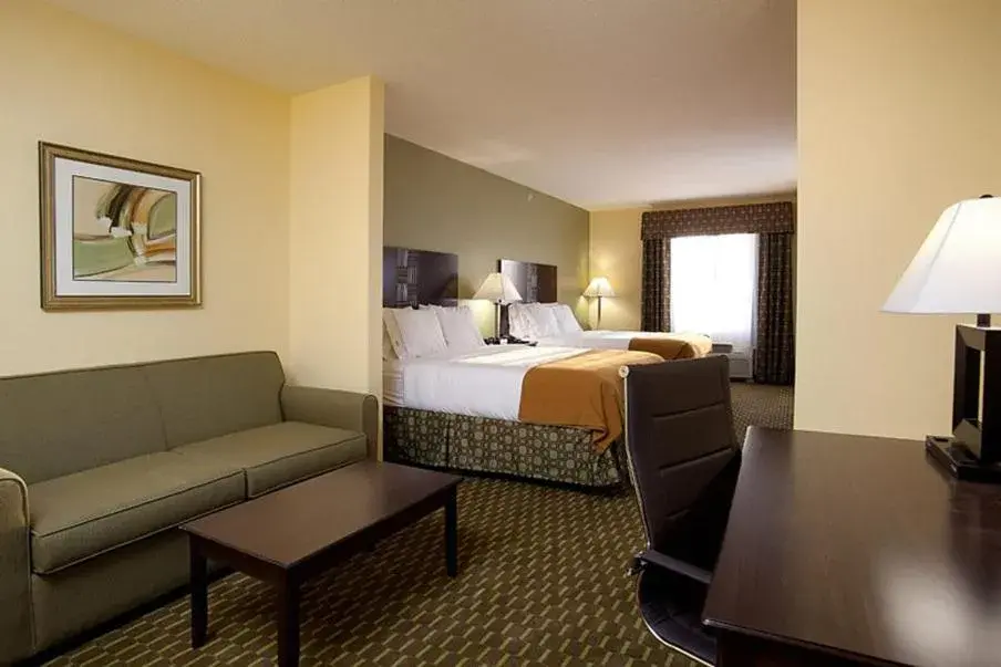 Double Suite with Bath Tub - Disability Access/Non-Smoking in Holiday Inn Express and Suites Saint Augustine North by IHG Double Suite with Bath Tub - Disability Access/Non-Smoking in Holiday Inn Express and Suites Saint Augustine North by IHG