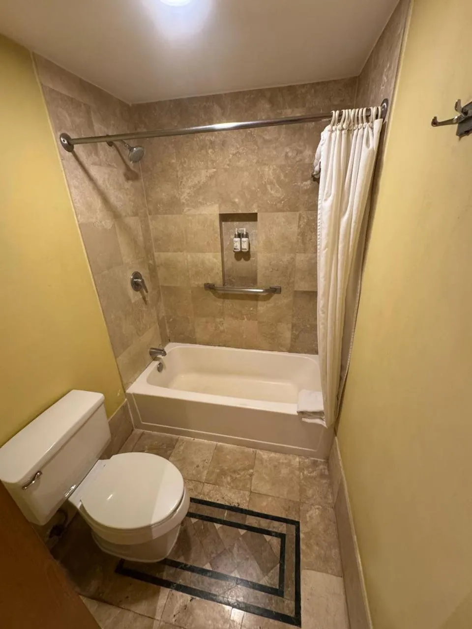 Shower in Hotel Colonial Hermosillo