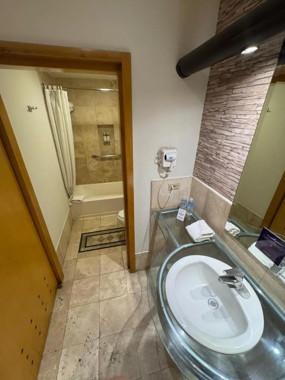 Shower in Hotel Colonial Hermosillo