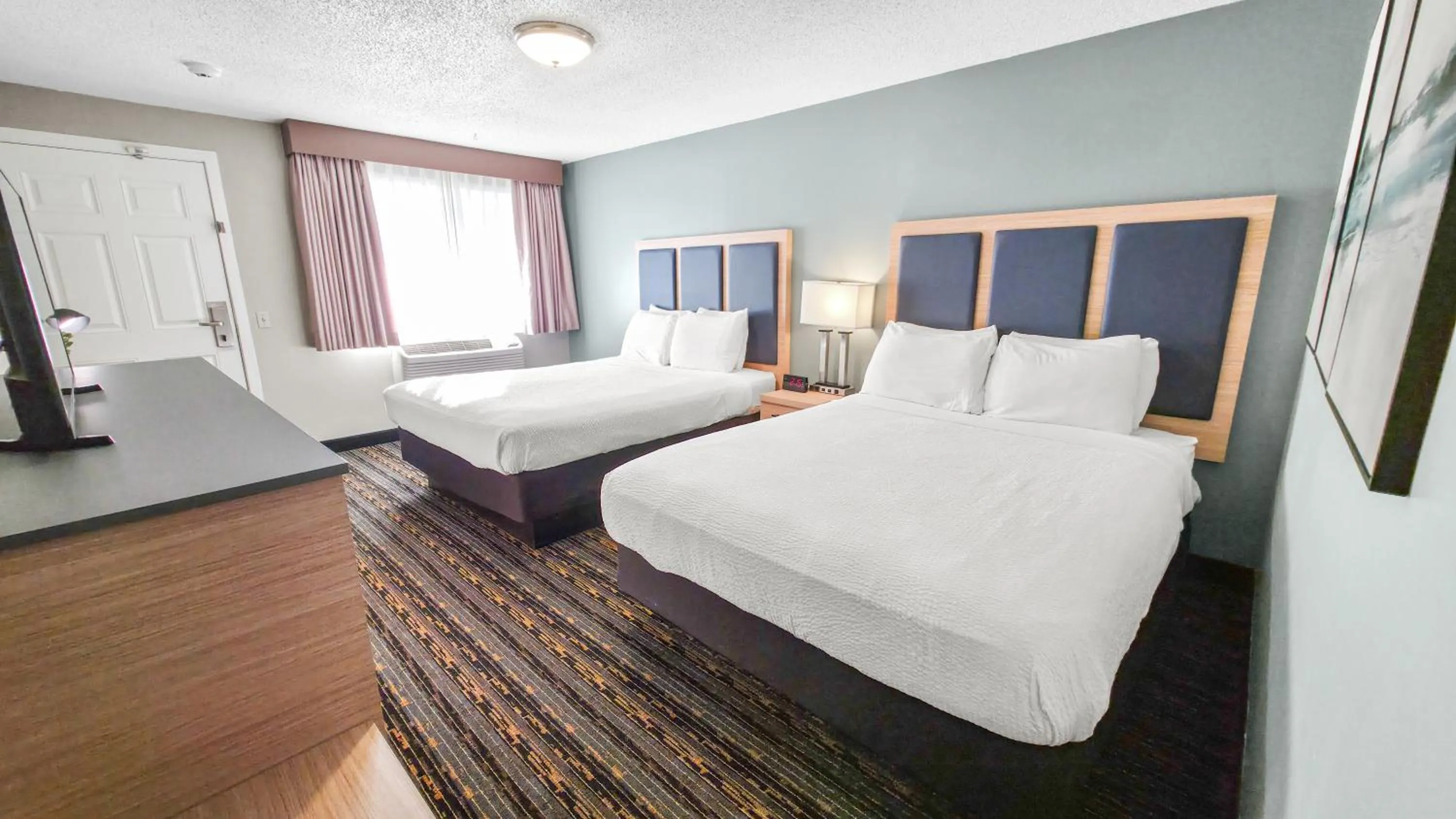 Bed in Courtesy Inn Downtown Eugene