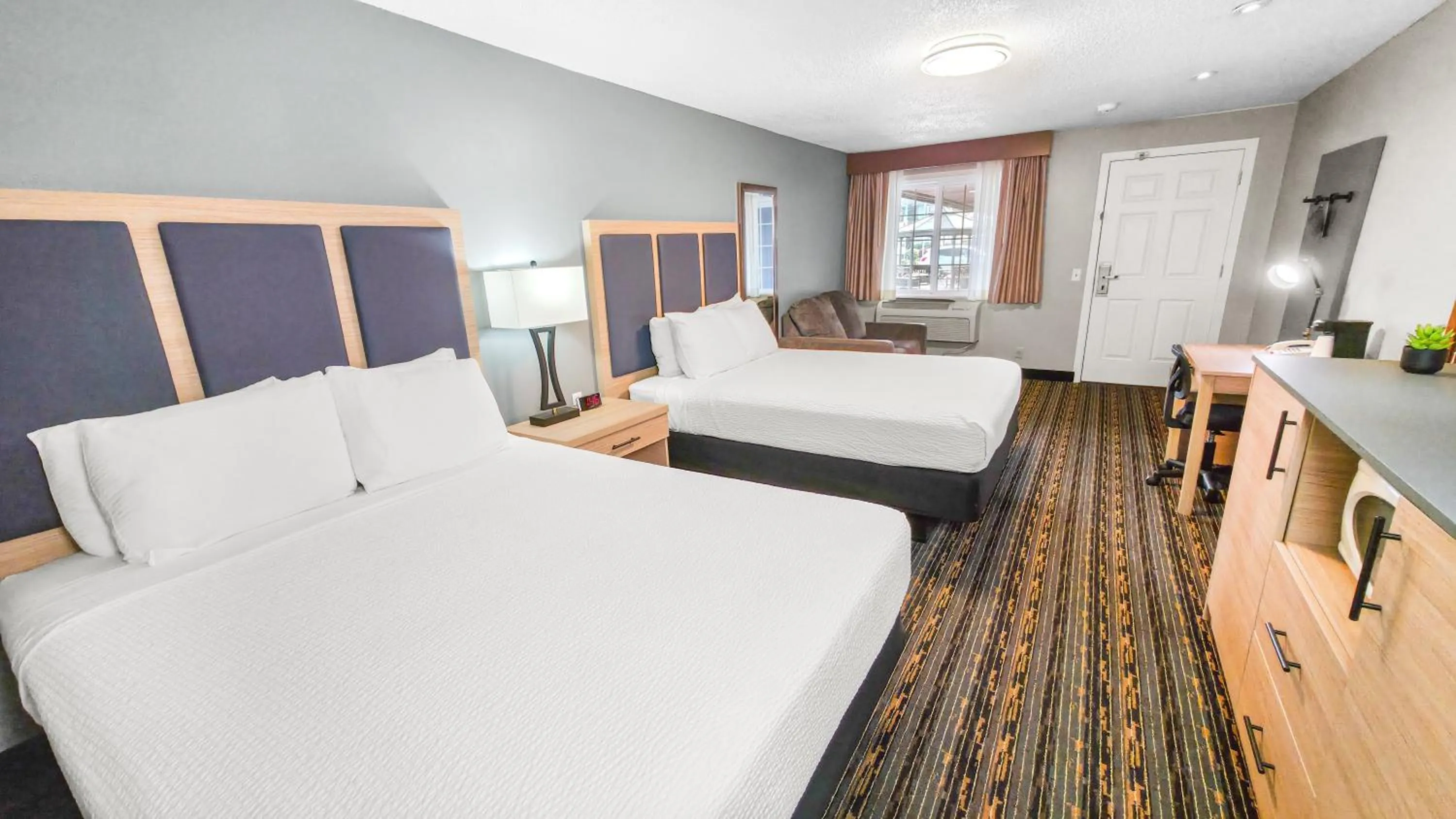 Bed in Courtesy Inn Downtown Eugene