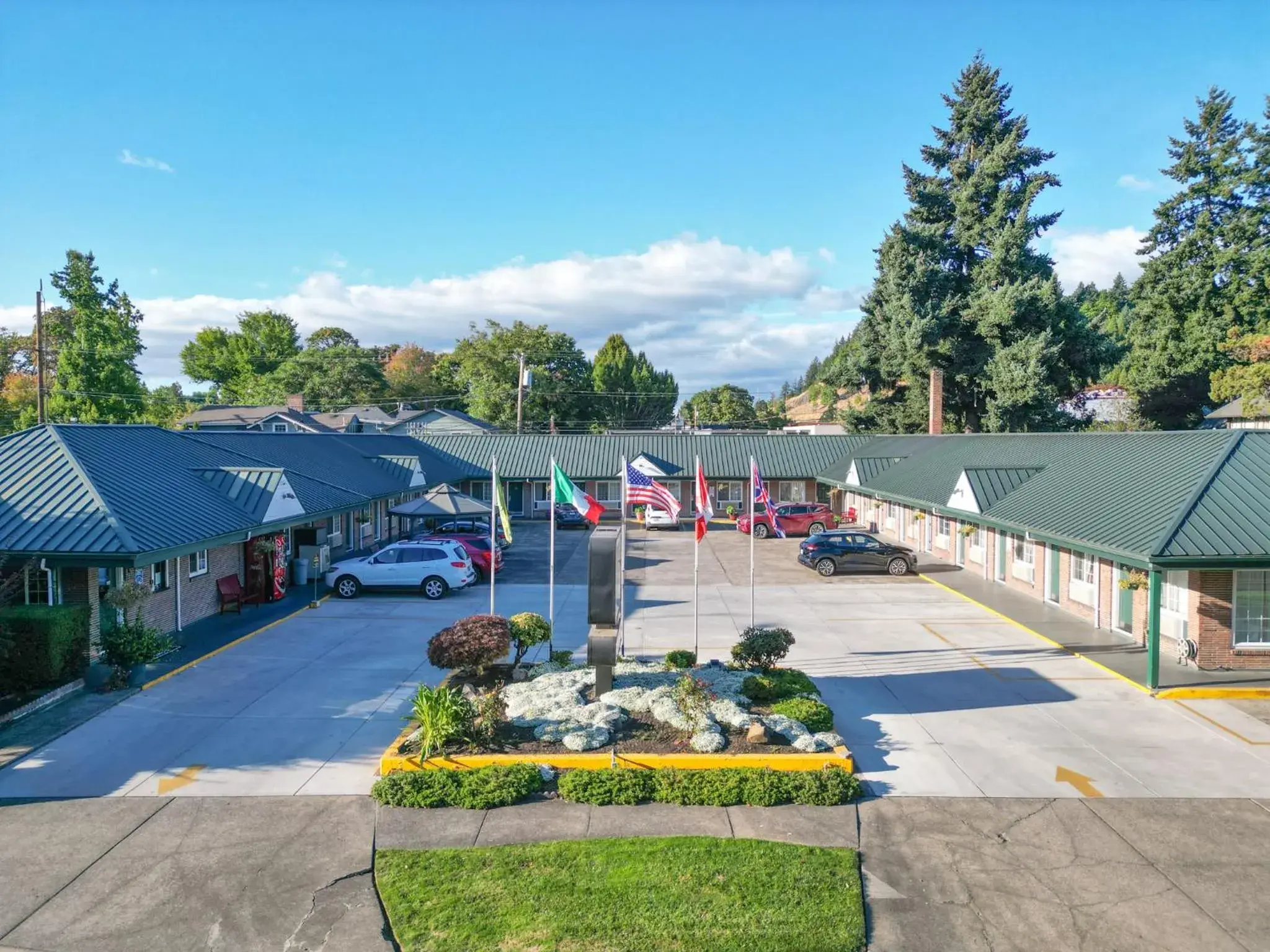 Property building in Courtesy Inn Downtown Eugene Property building in Courtesy Inn Downtown Eugene