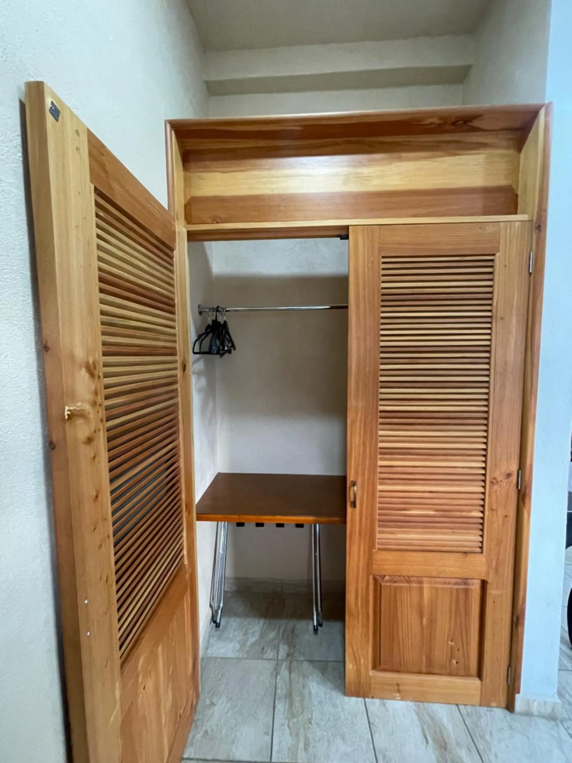wardrobe in Hotel & Balneario Los Angeles