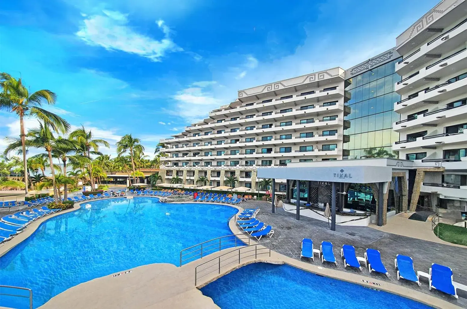 Swimming pool in Paradise Village Swimming pool in Paradise Village