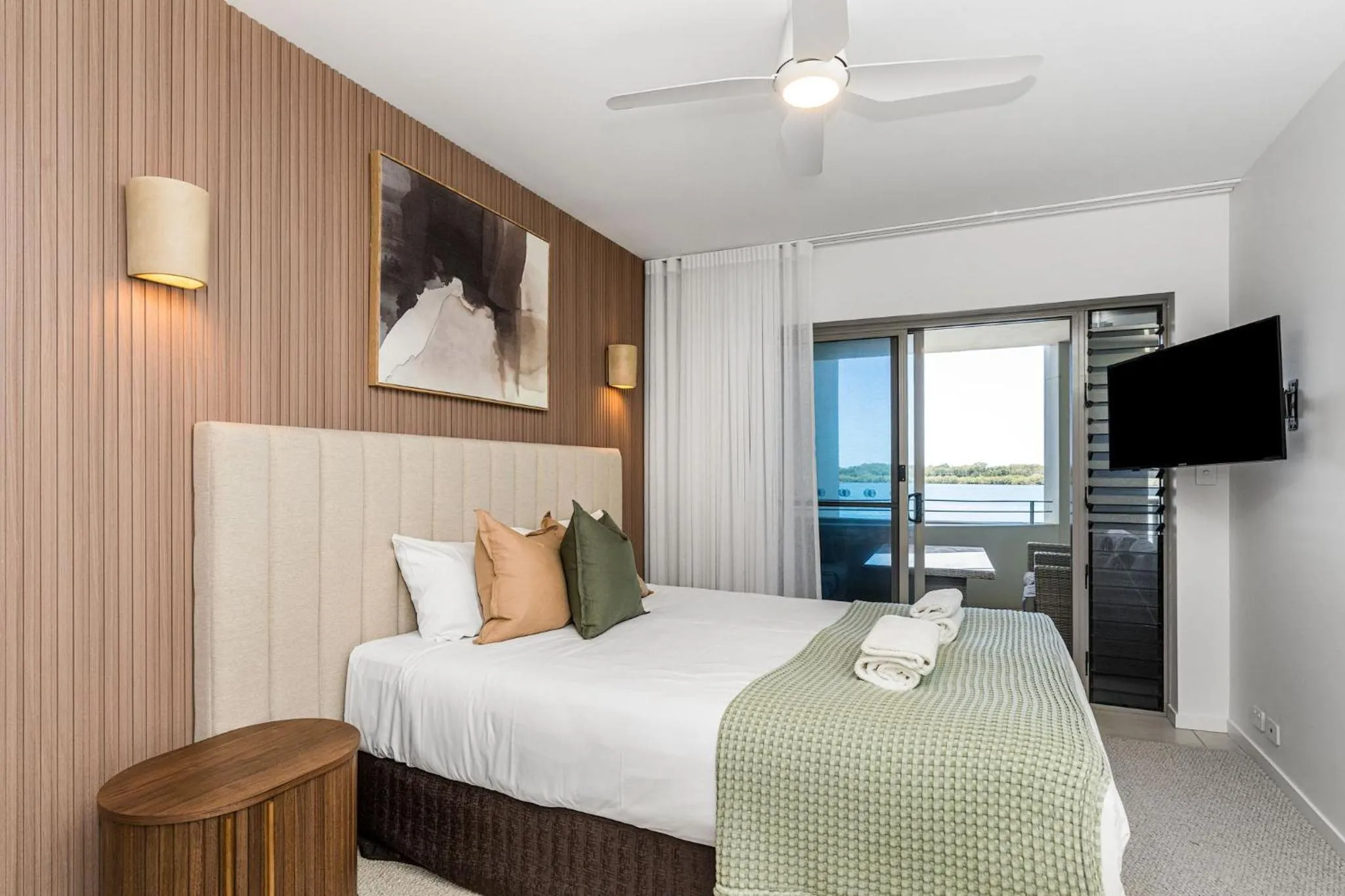 Bed in Riverside Apartments & Hotel