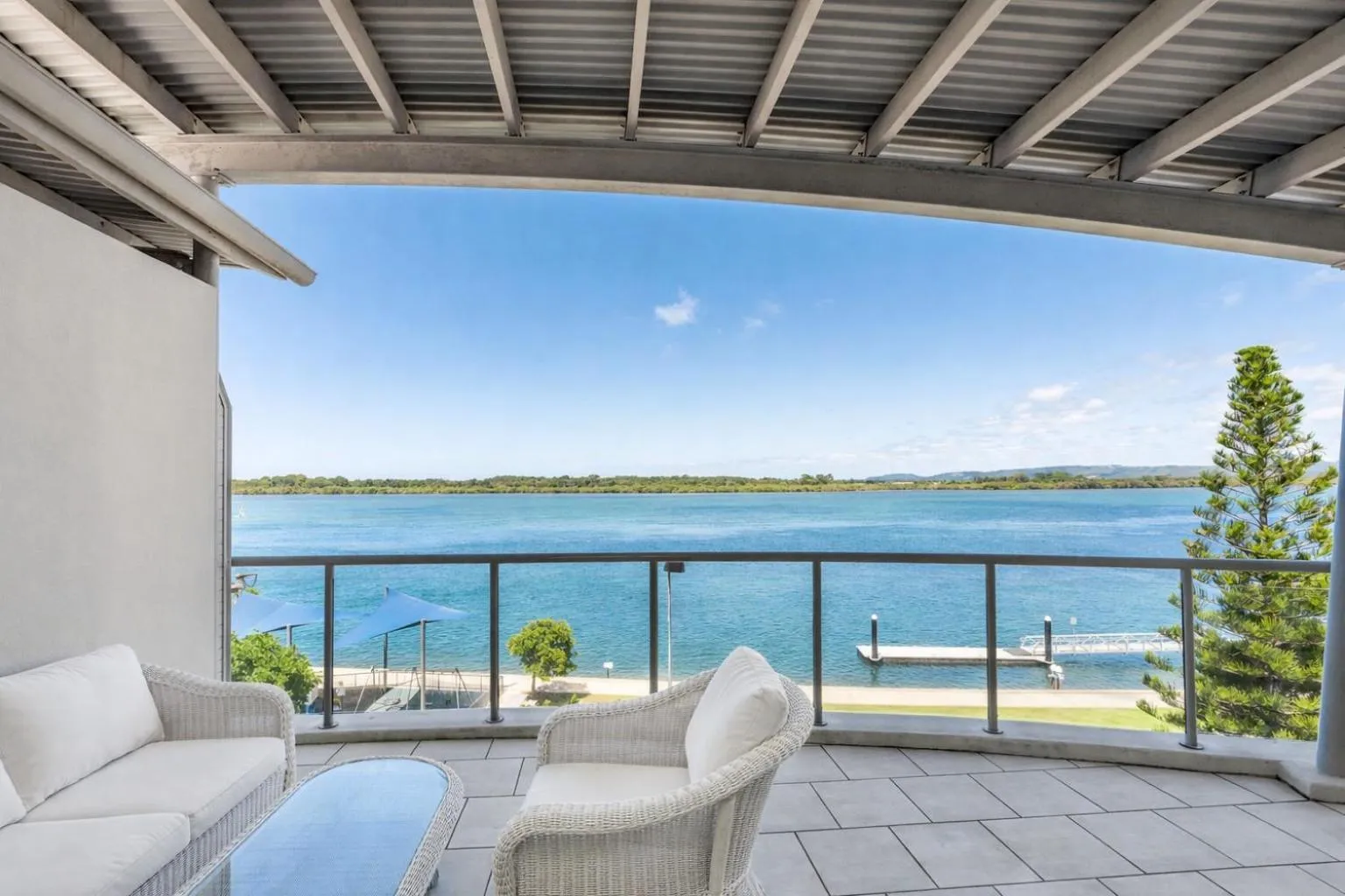 Riverside Apartments & Hotel