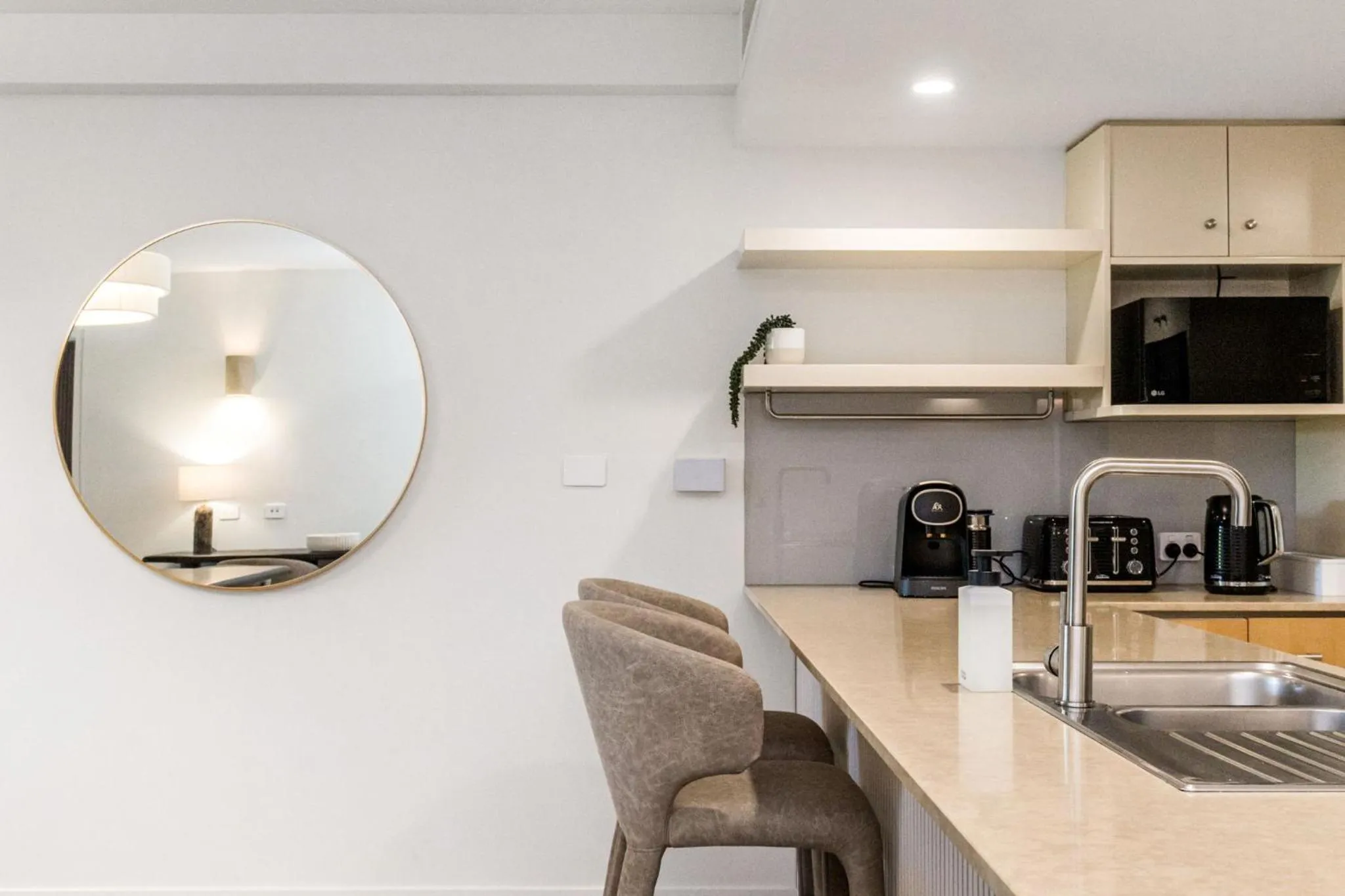 Riverside Apartments & Hotel